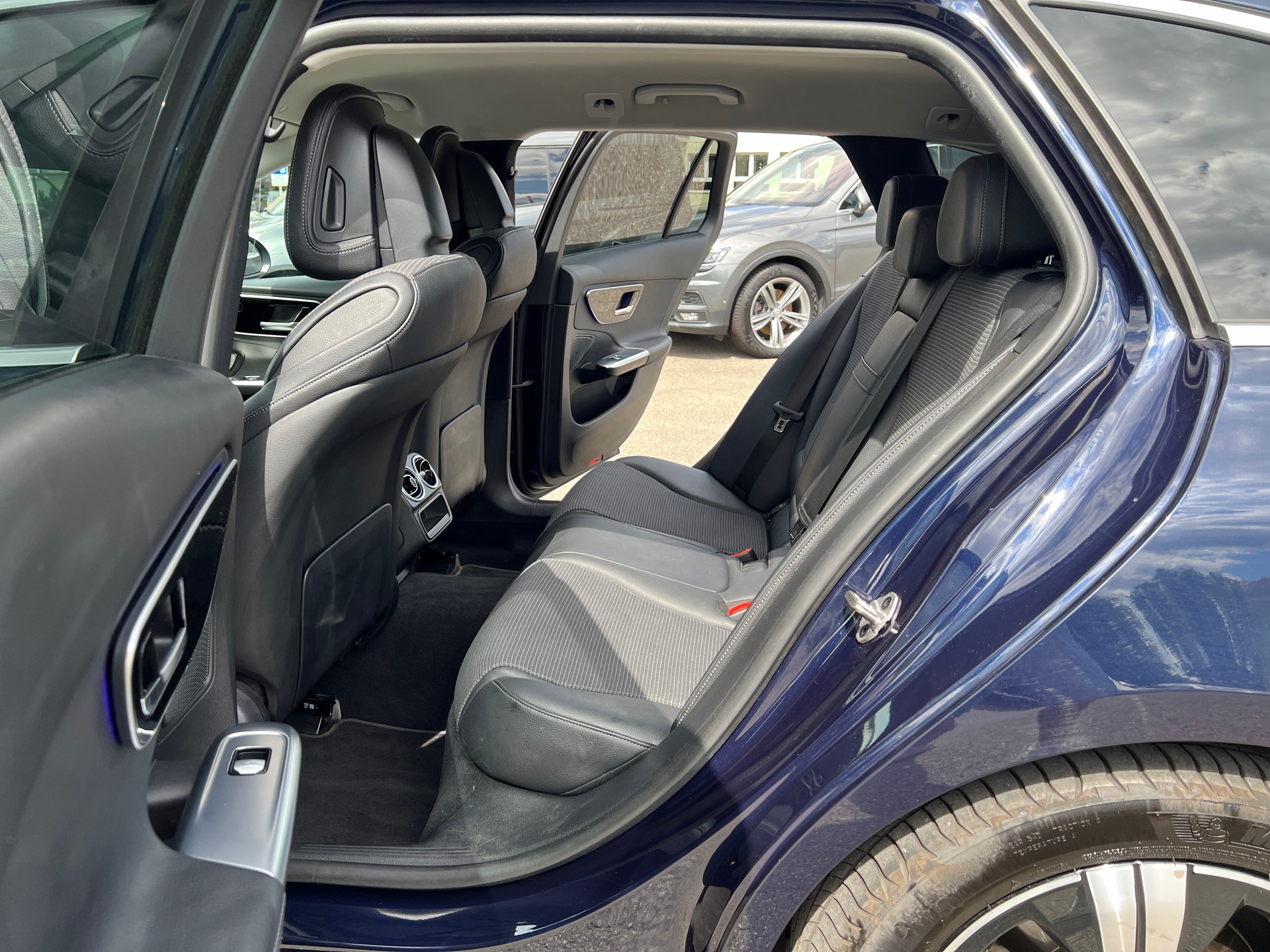 MERCEDES-BENZ C 220 d T 4Matic-image-9