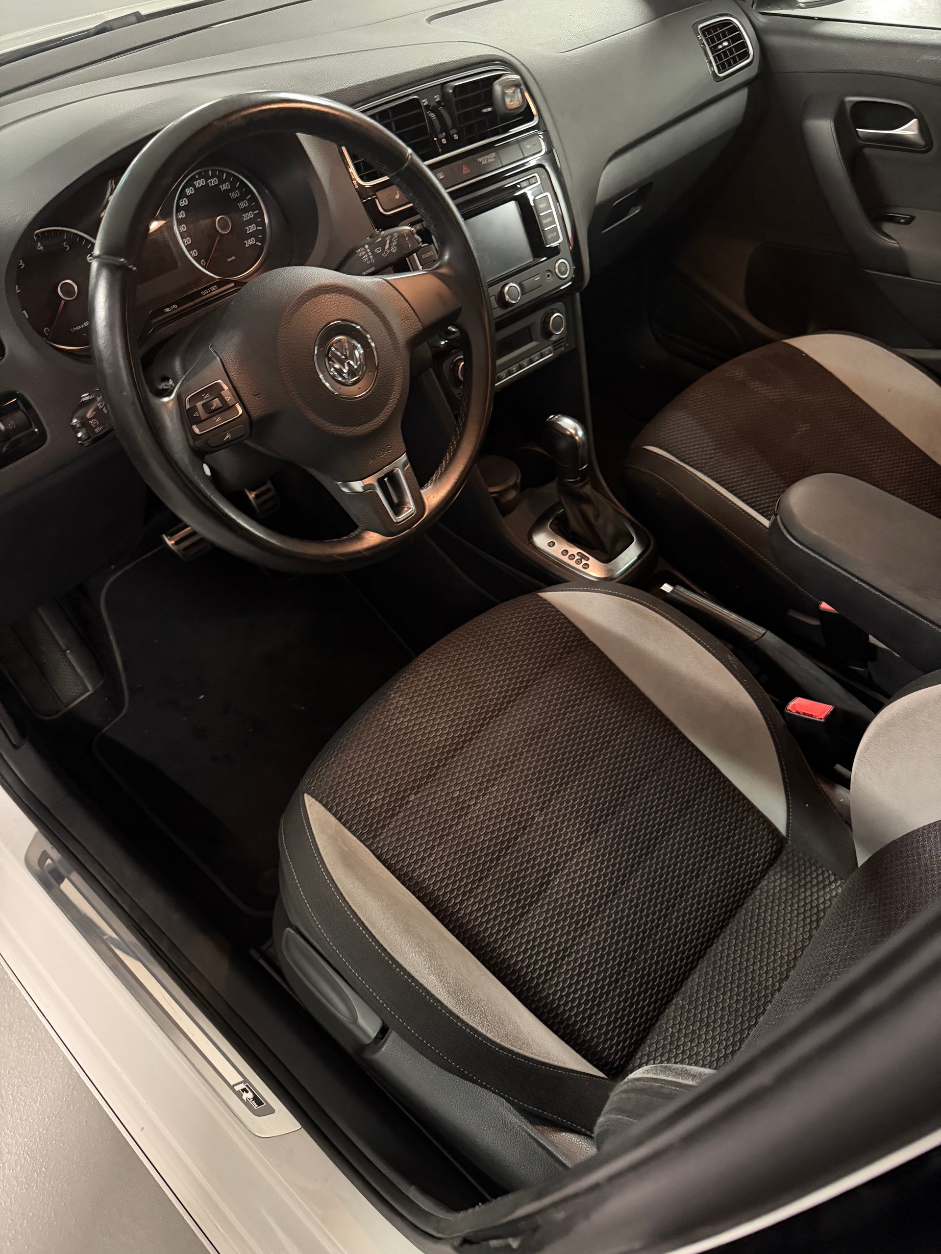 VW Polo 1.2 TSI R-Line Design DSG-image-8