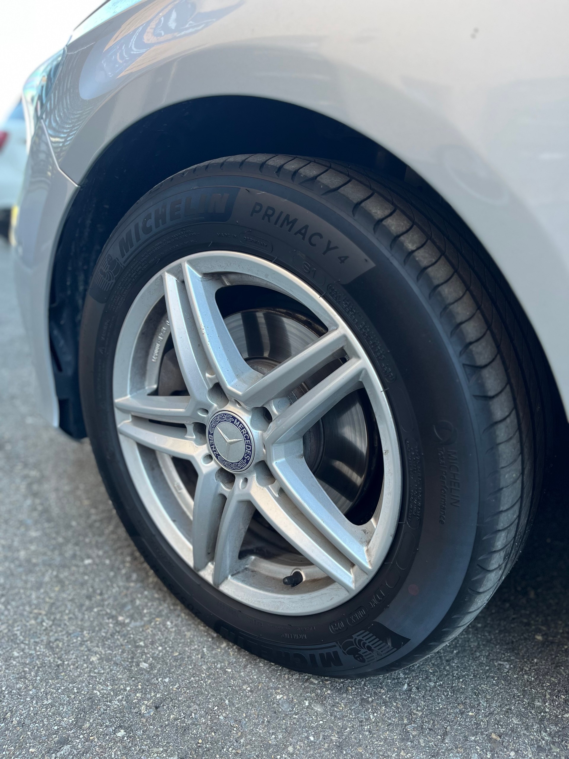 MERCEDES-BENZ A 180 Urban 7G-DCT / Frisch ab MFK / Service gepflegt / 8-fach bereift-image-13