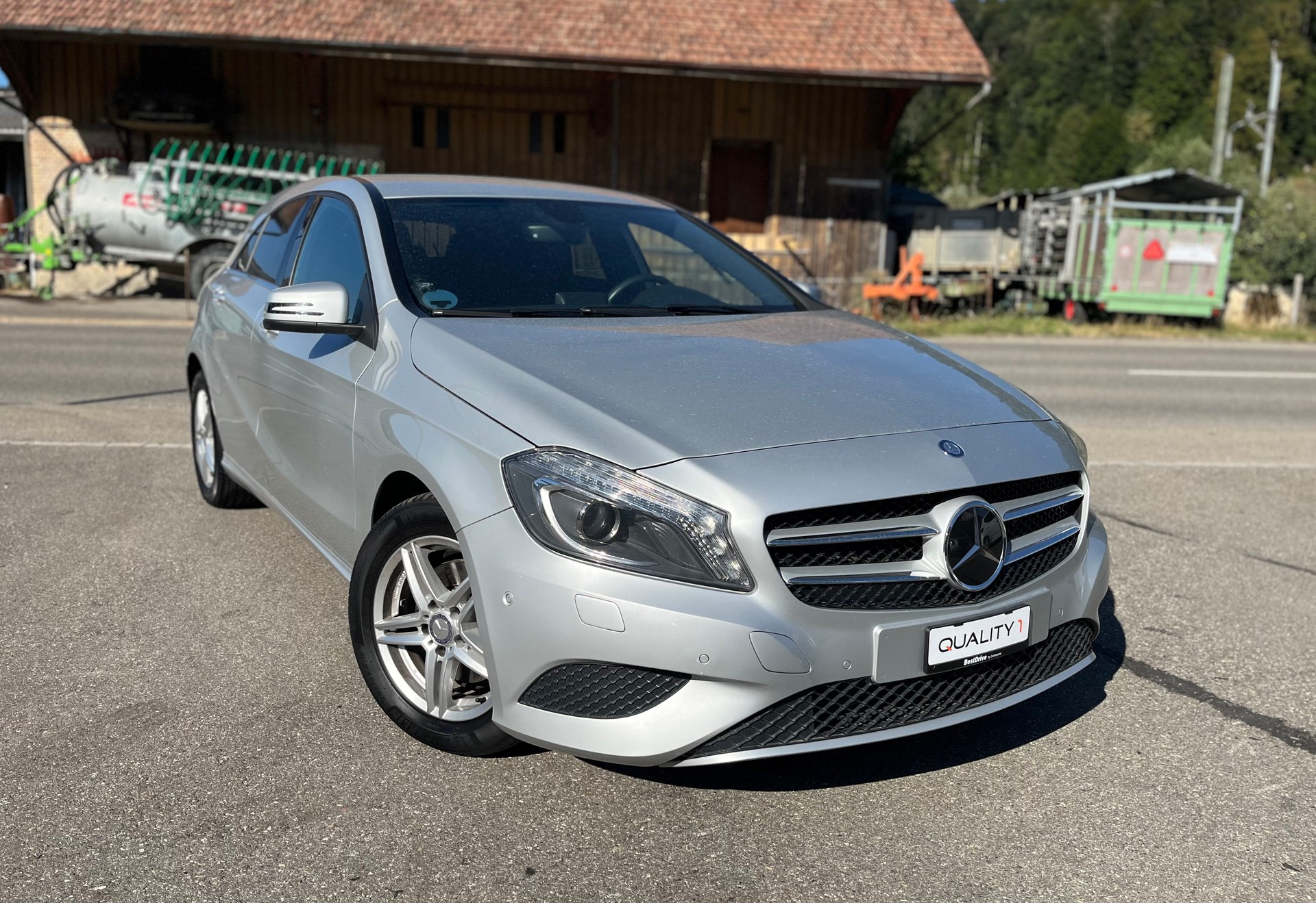 MERCEDES-BENZ A 180 Urban 7G-DCT / Frisch ab MFK / Service gepflegt / 8-fach bereift-image-1
