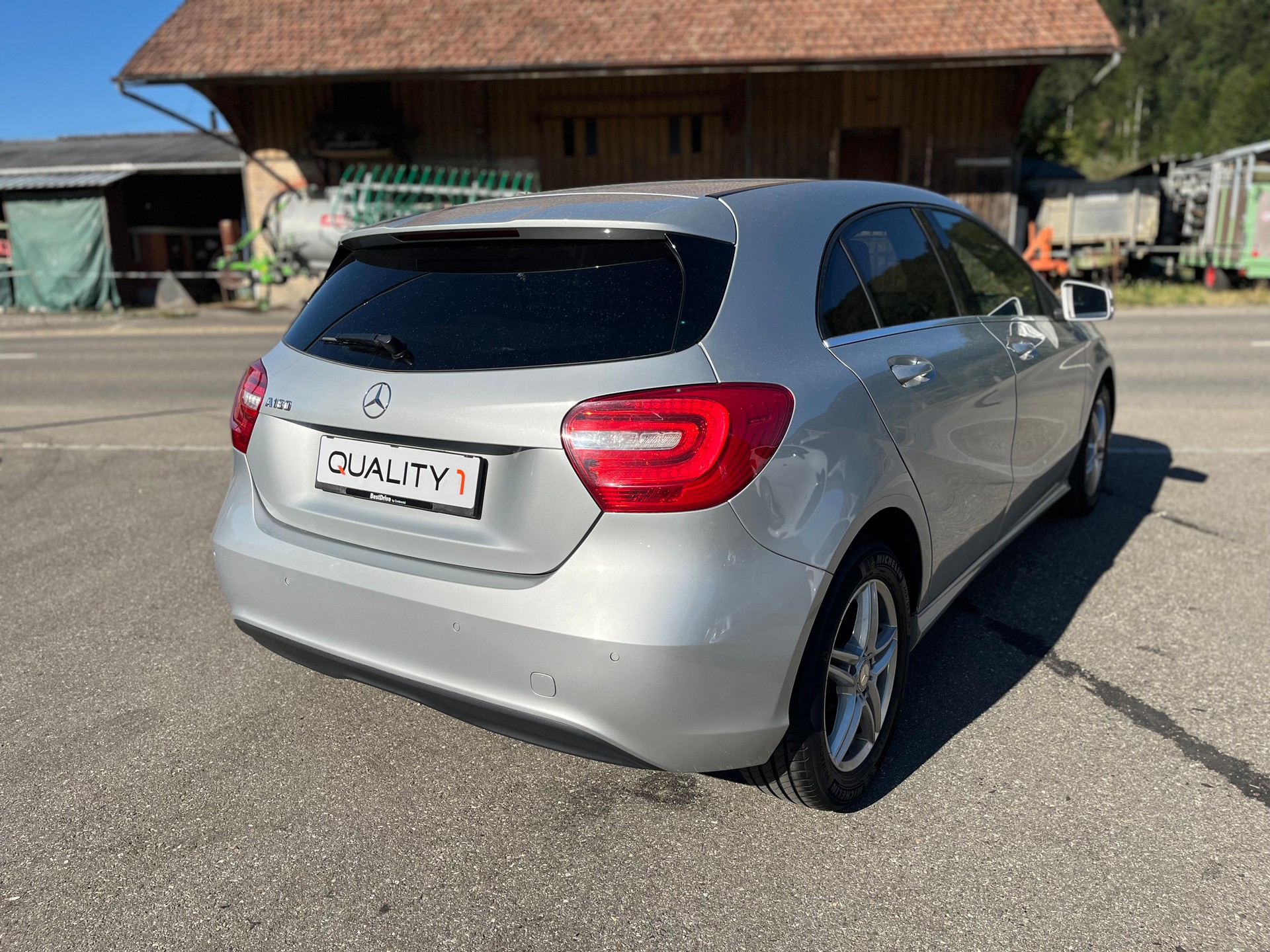 MERCEDES-BENZ A 180 Urban 7G-DCT / Frisch ab MFK / Service gepflegt / 8-fach bereift-image-3