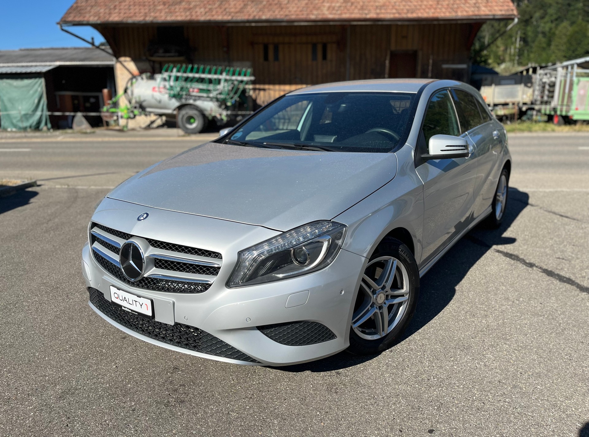 MERCEDES-BENZ A 180 Urban 7G-DCT / Frisch ab MFK / Service gepflegt / 8-fach bereift-image-0