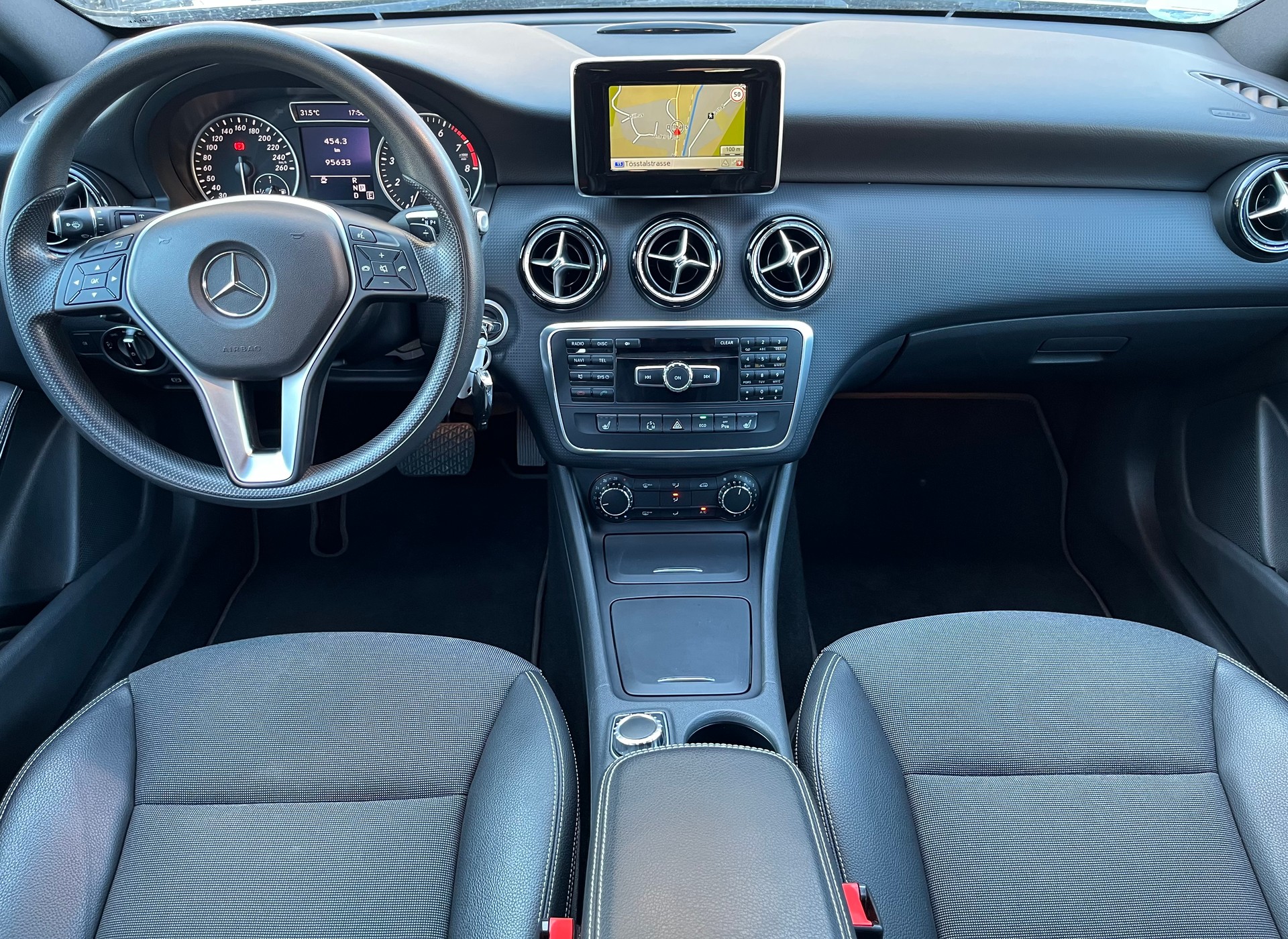 MERCEDES-BENZ A 180 Urban 7G-DCT / Frisch ab MFK / Service gepflegt / 8-fach bereift-image-6