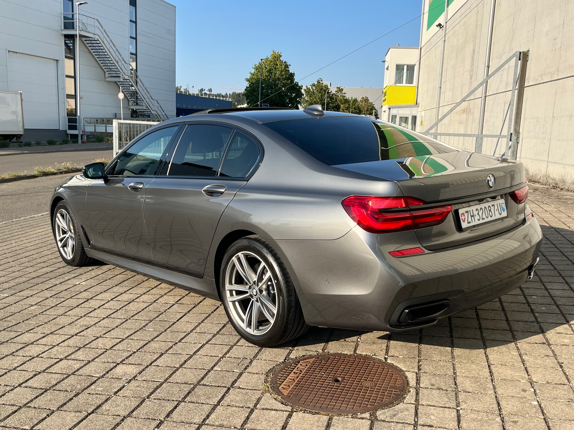 BMW 730d xDrive M Sport Steptronic-image-3