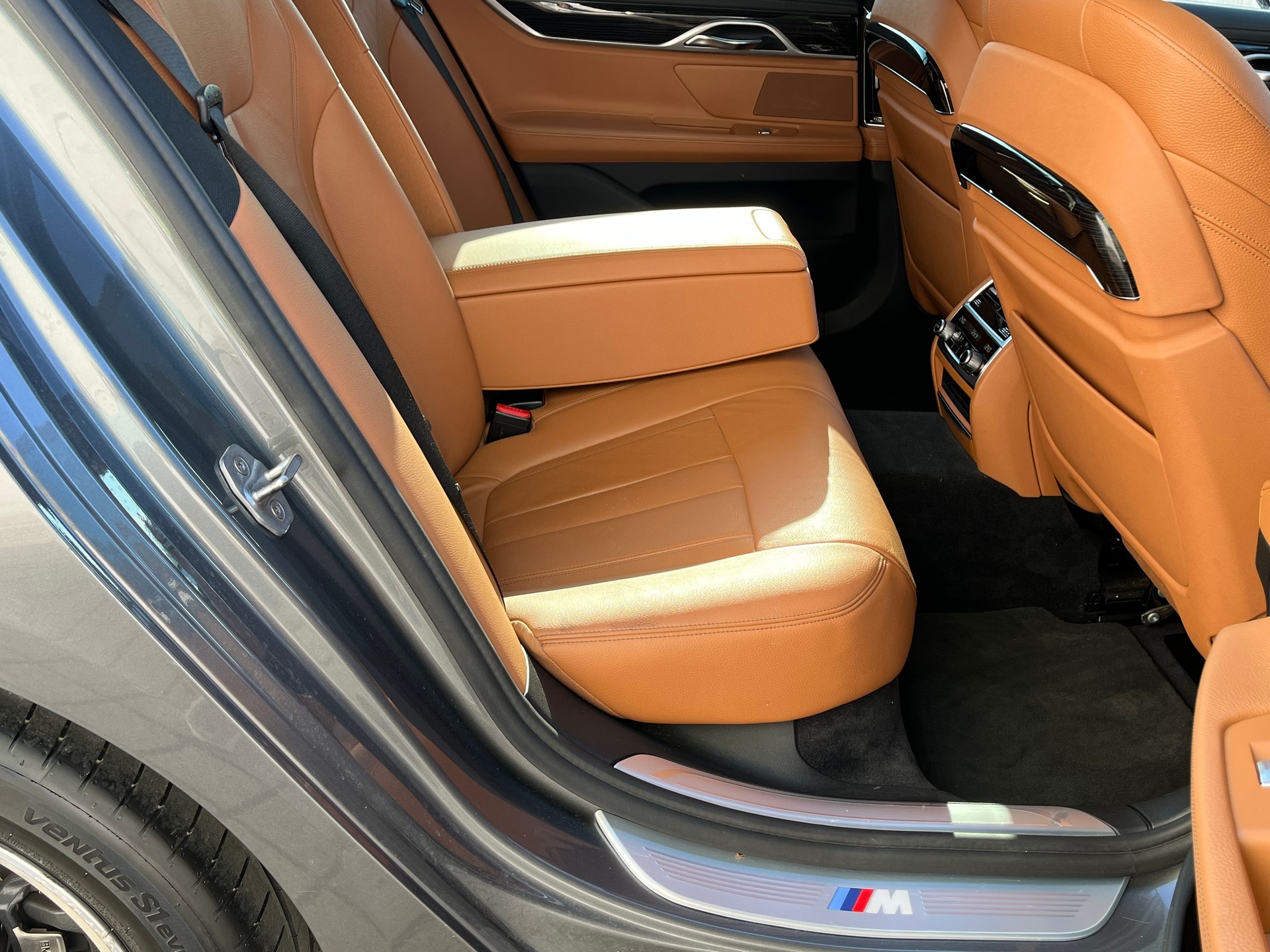 BMW 730d xDrive M Sport Steptronic-image-11