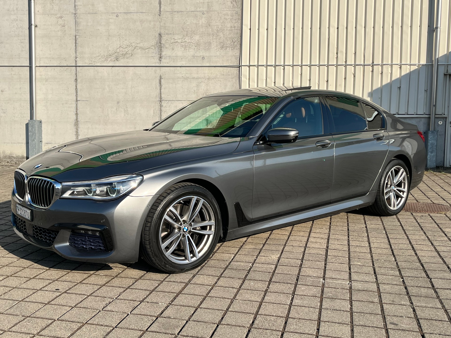 BMW 730d xDrive M Sport Steptronic-image-0