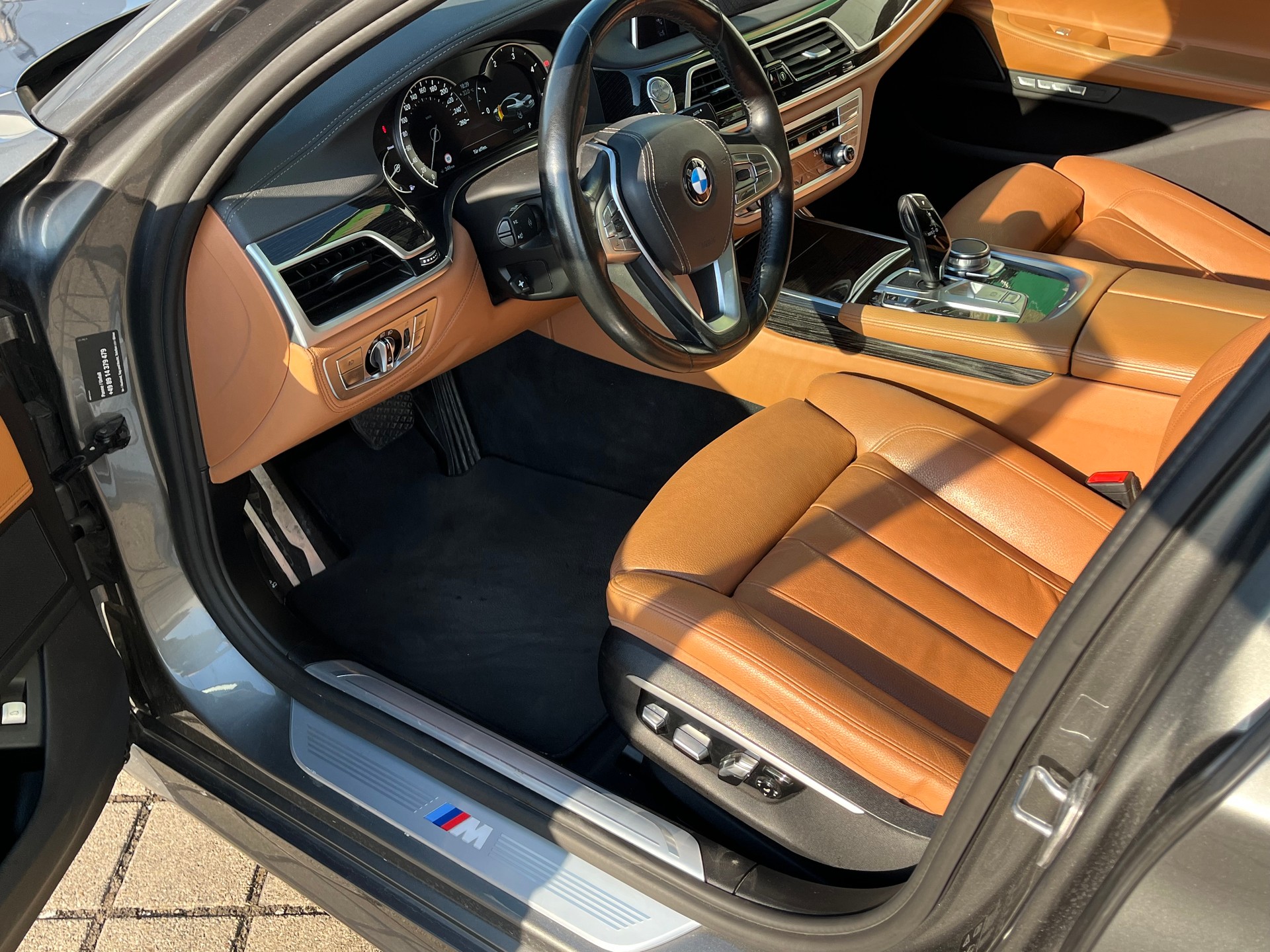 BMW 730d xDrive M Sport Steptronic-image-9