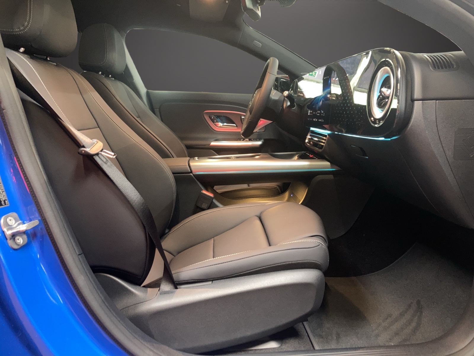 MERCEDES-BENZ CLA 350 4 Matic 85 kWh EQ-image-11