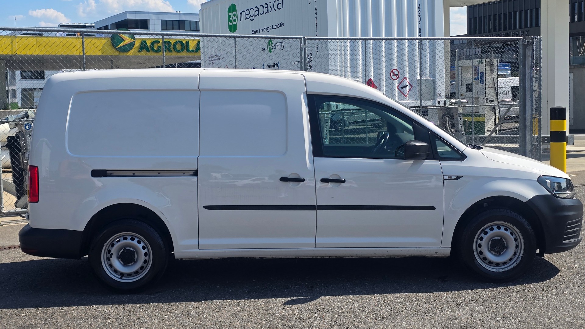 VW Caddy Maxi 2.0TDI BlueMotion Technology-image-3