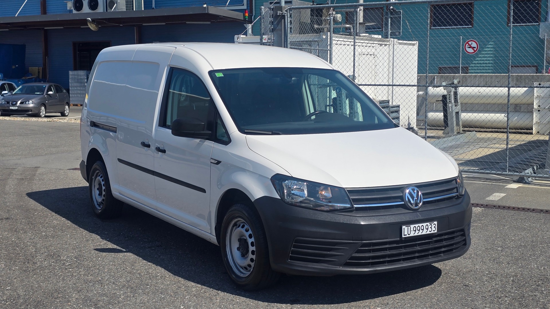 VW Caddy Maxi 2.0TDI BlueMotion Technology-image-2