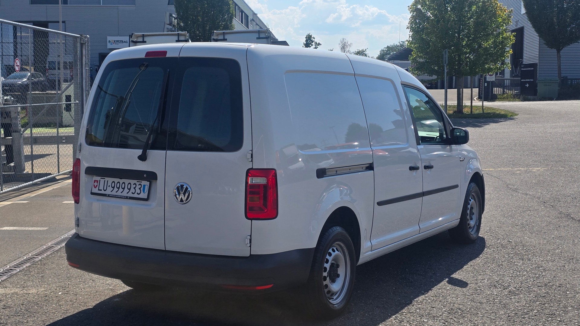 VW Caddy Maxi 2.0TDI BlueMotion Technology-image-4