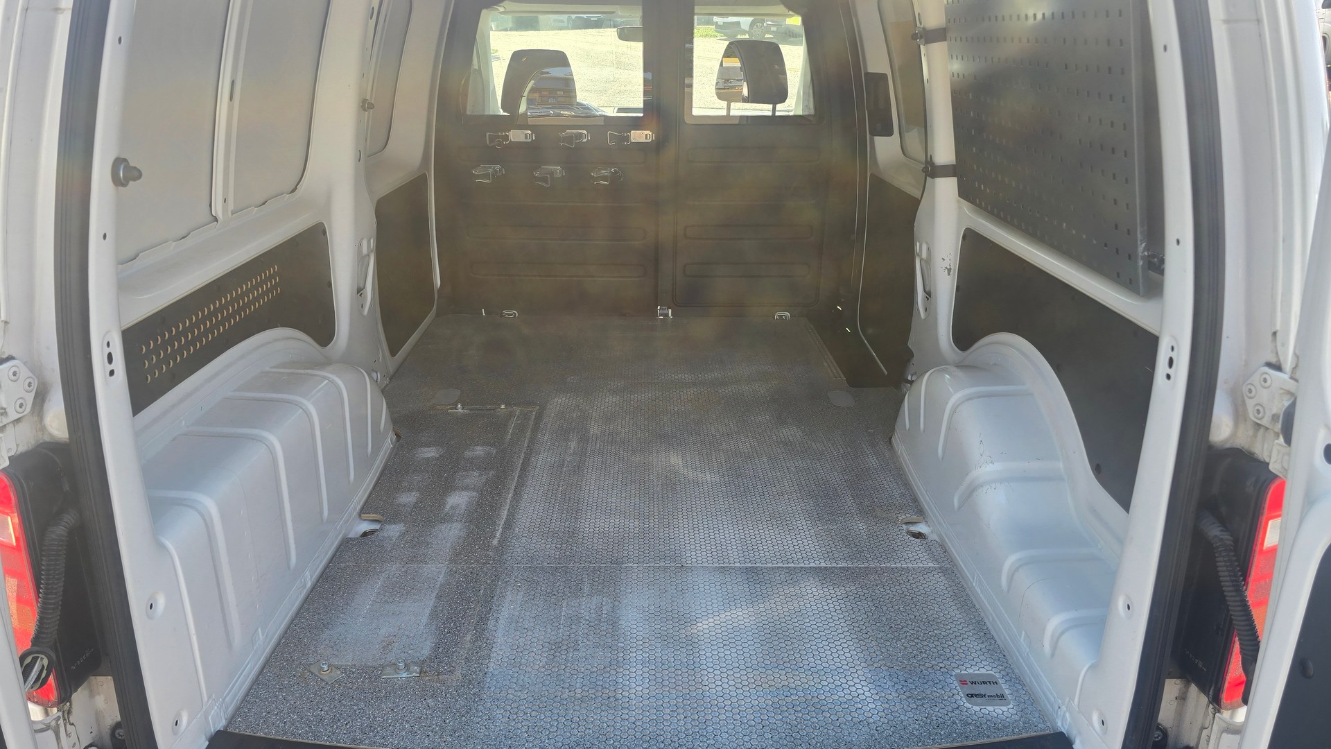 VW Caddy Maxi 2.0TDI BlueMotion Technology-image-8