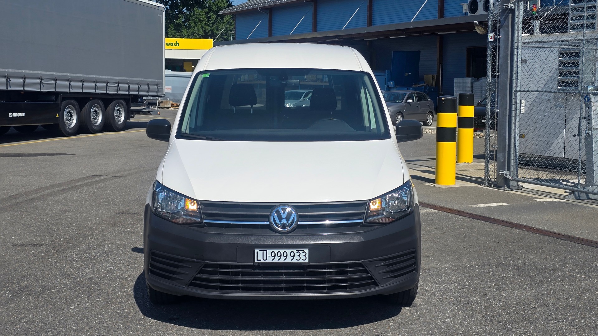 VW Caddy Maxi 2.0TDI BlueMotion Technology-image-1