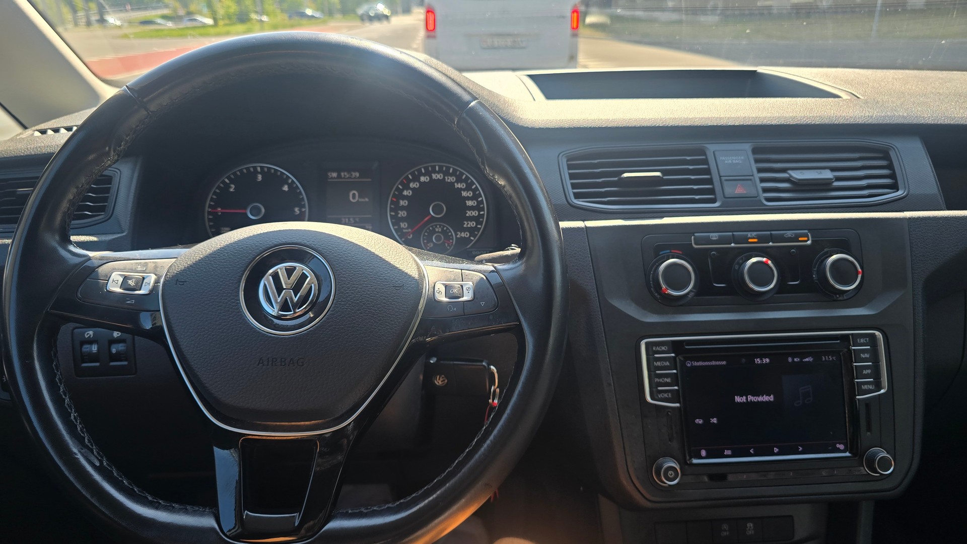 VW Caddy Maxi 2.0TDI BlueMotion Technology-image-13