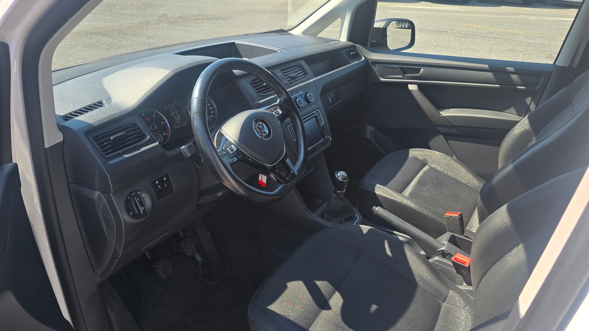 VW Caddy Maxi 2.0TDI BlueMotion Technology-image-10