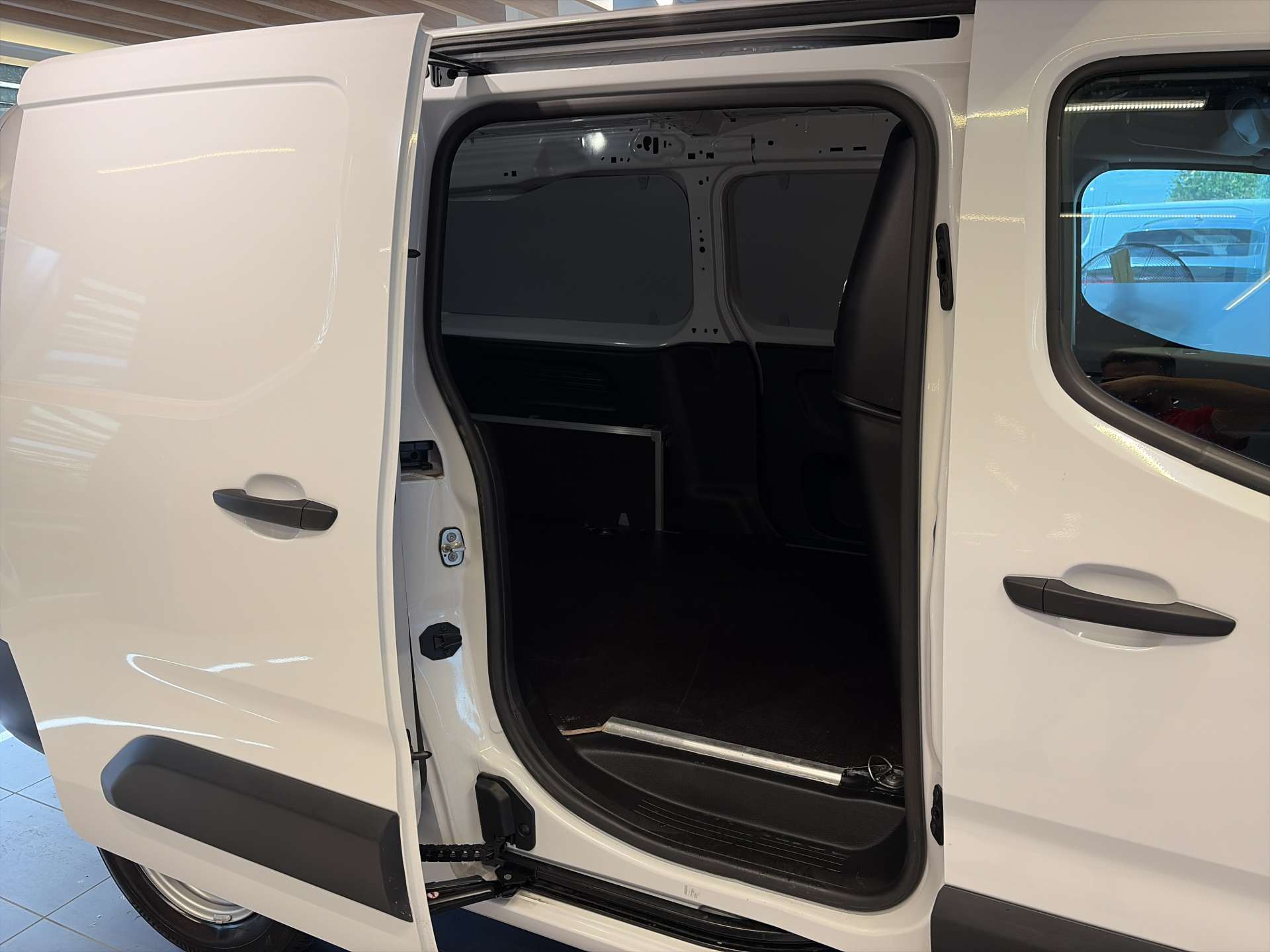 CITROEN Berlingo Van XL 1.5 Blue HDi 130-image-6