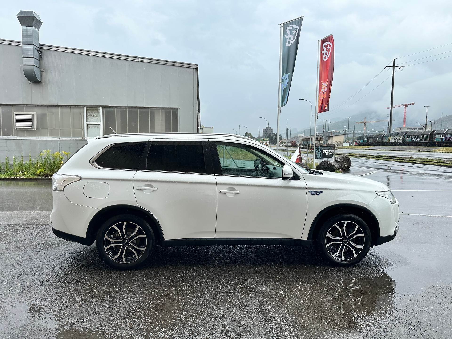 MITSUBISHI Outlander 2.0 PHEV Intense-image-8