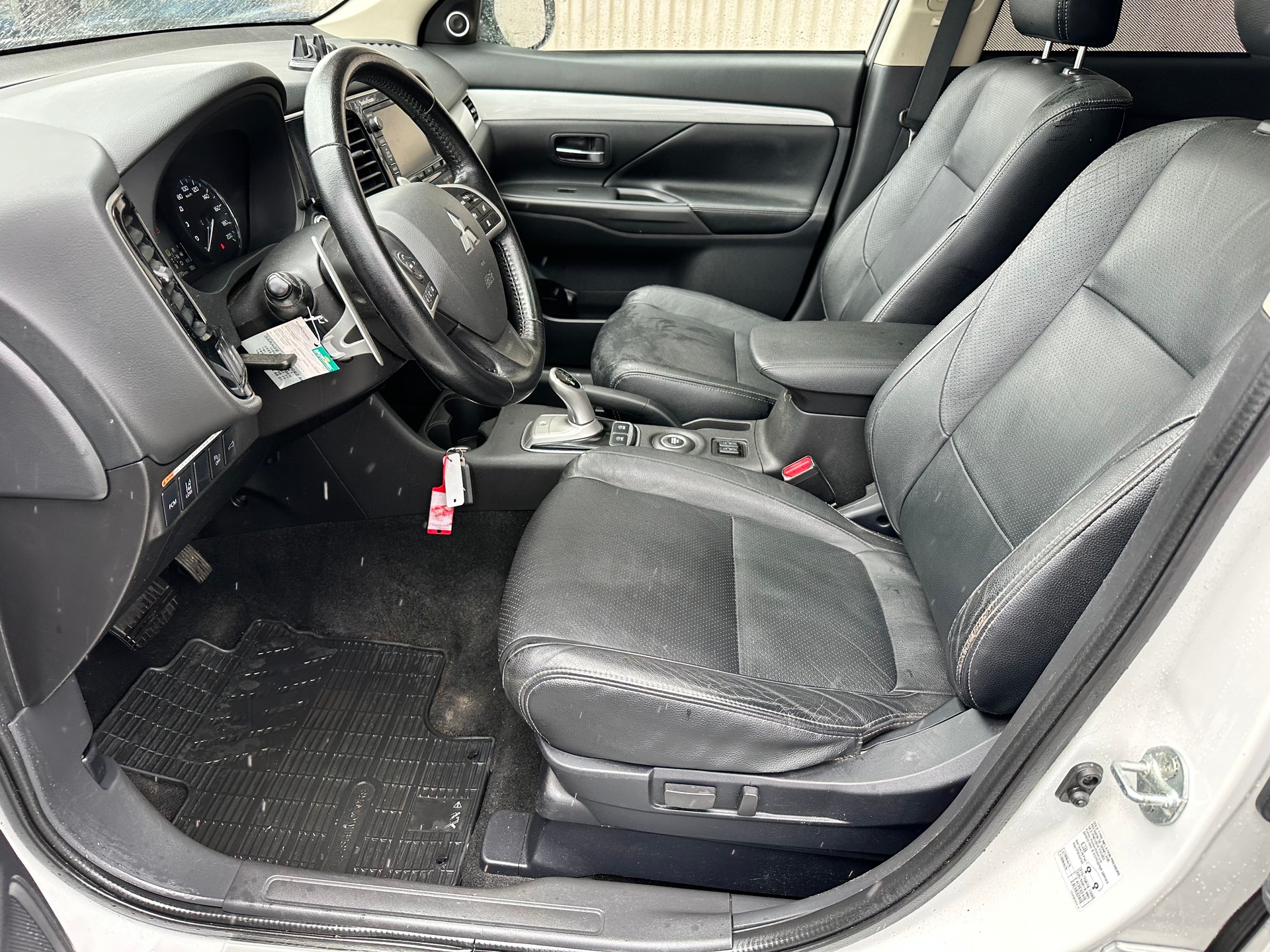 MITSUBISHI Outlander 2.0 PHEV Intense-image-12