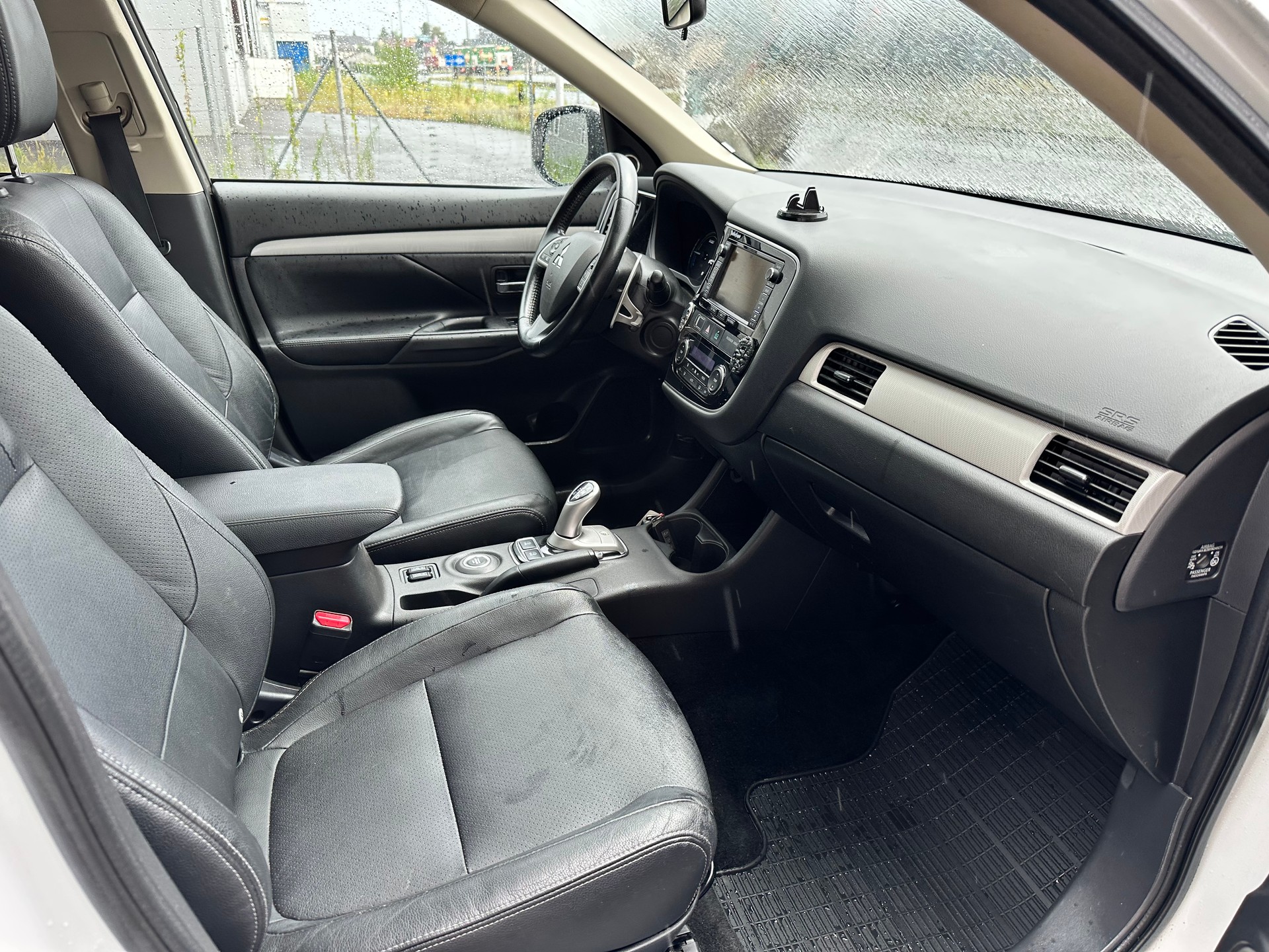 MITSUBISHI Outlander 2.0 PHEV Intense-image-15