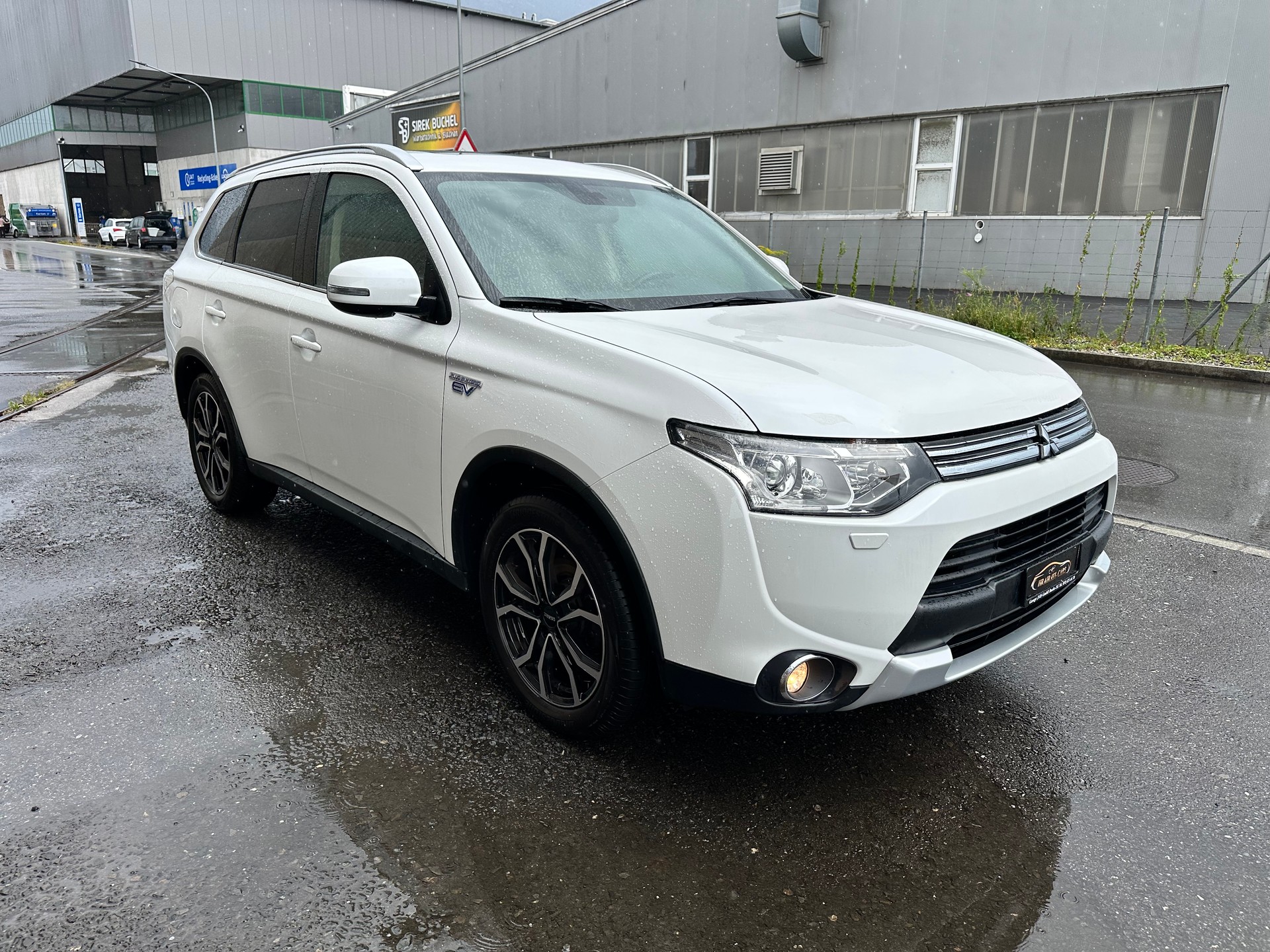 MITSUBISHI Outlander 2.0 PHEV Intense-image-1