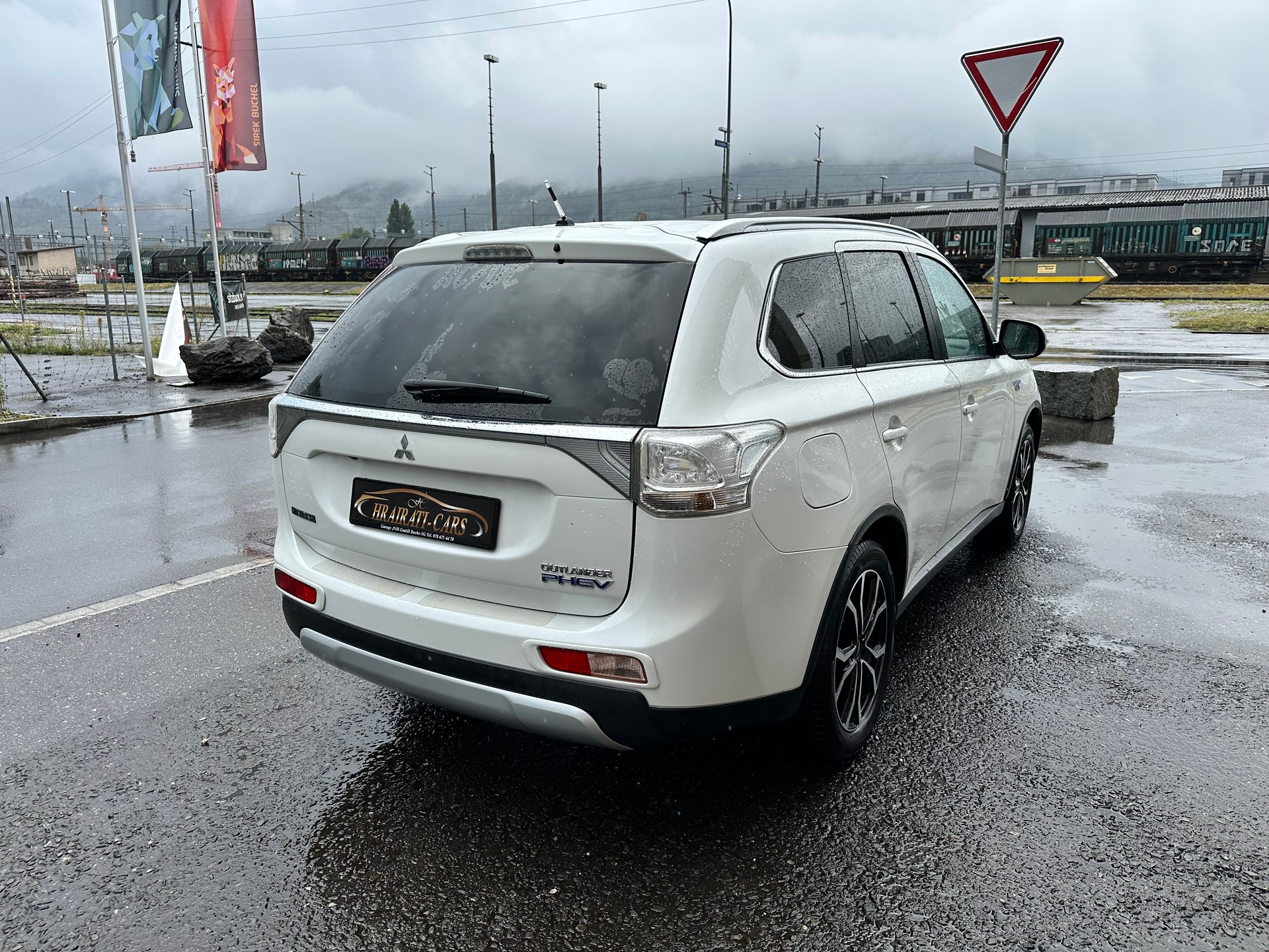 MITSUBISHI Outlander 2.0 PHEV Intense-image-7