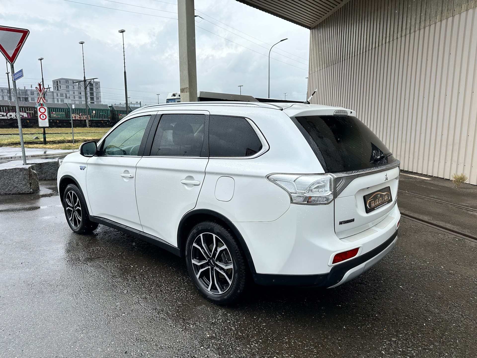 MITSUBISHI Outlander 2.0 PHEV Intense-image-4