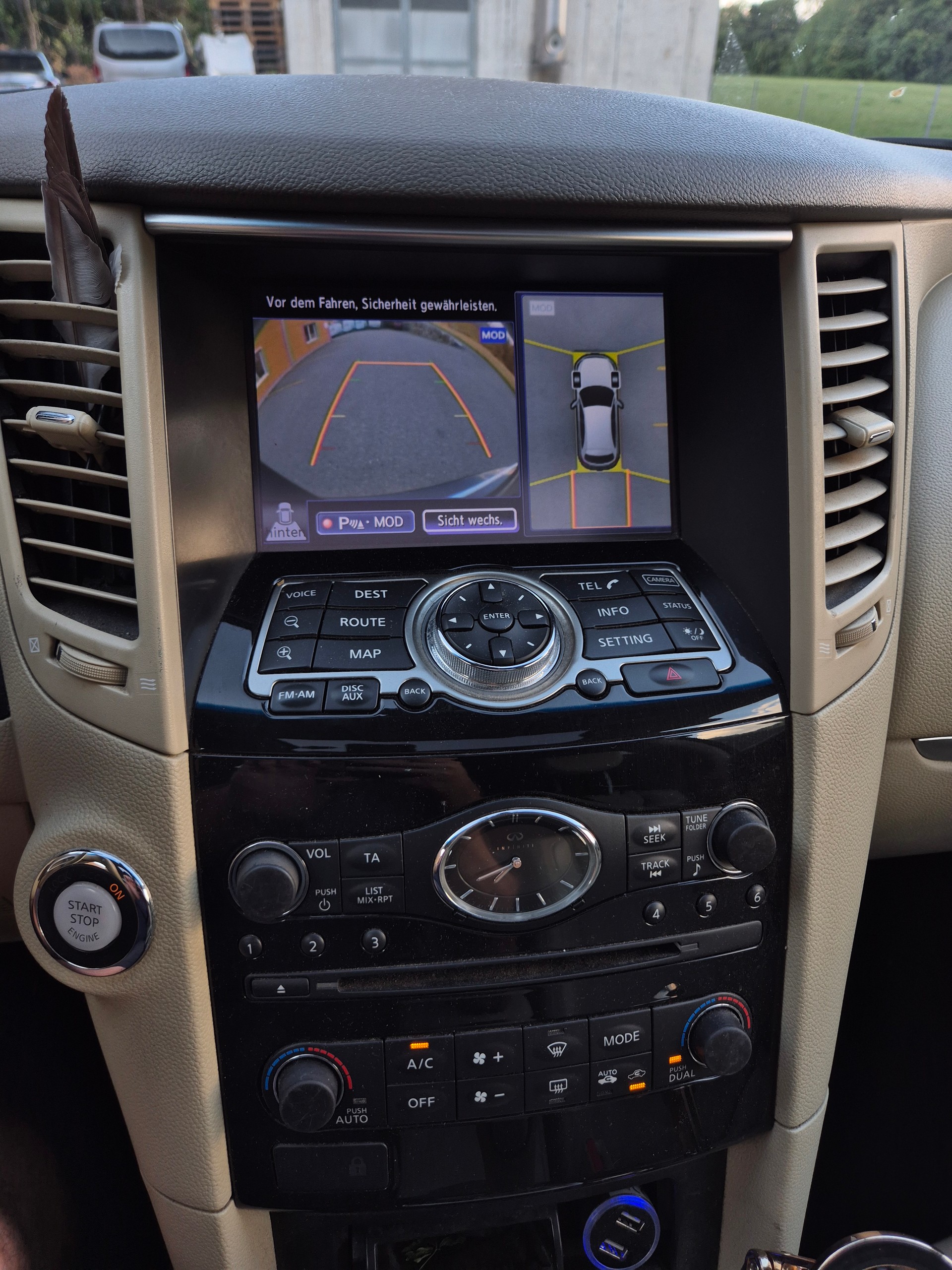 INFINITI QX70 3.0d S Premium AWD Automatic-image-8