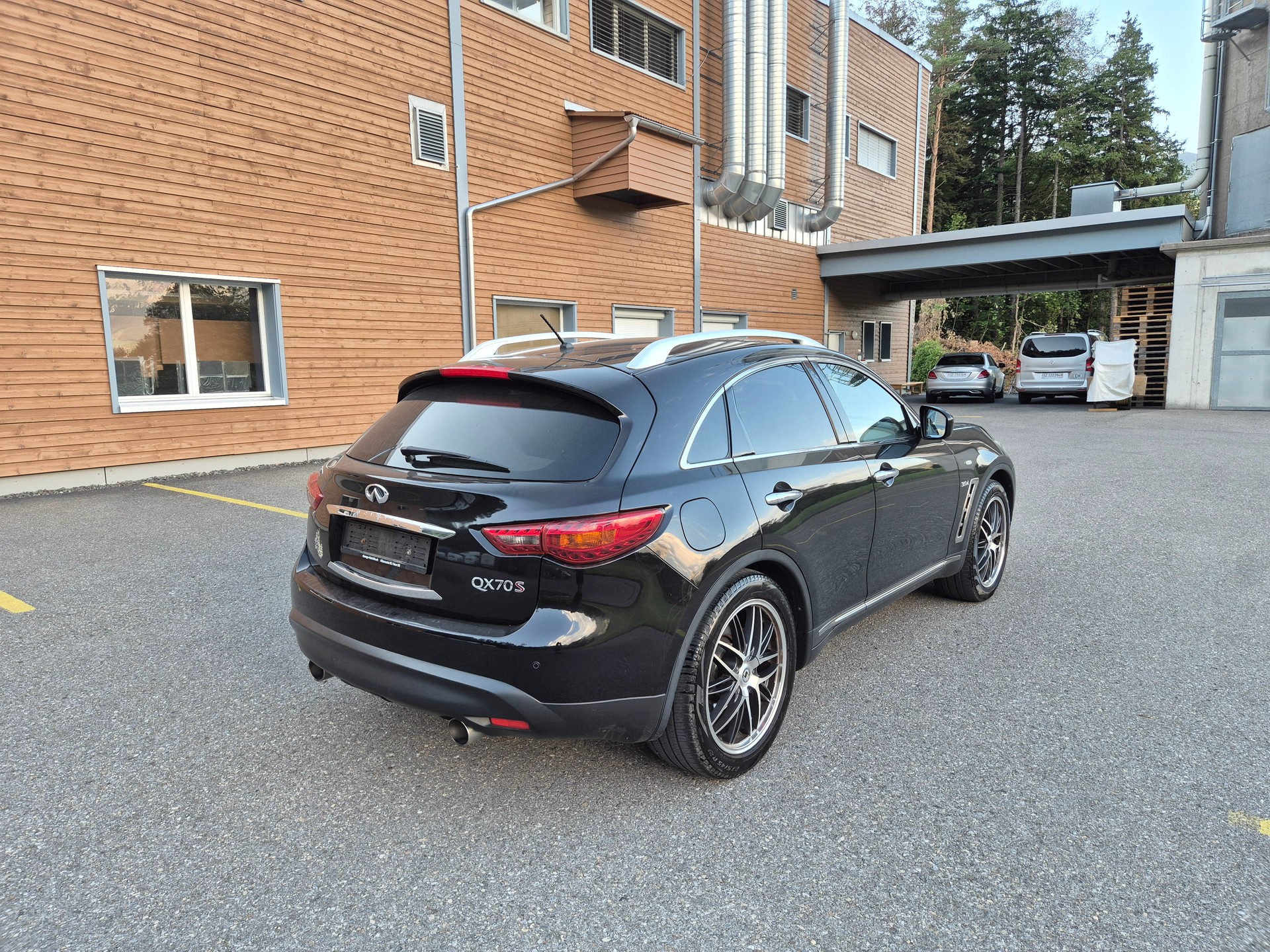 INFINITI QX70 3.0d S Premium AWD Automatic-image-3