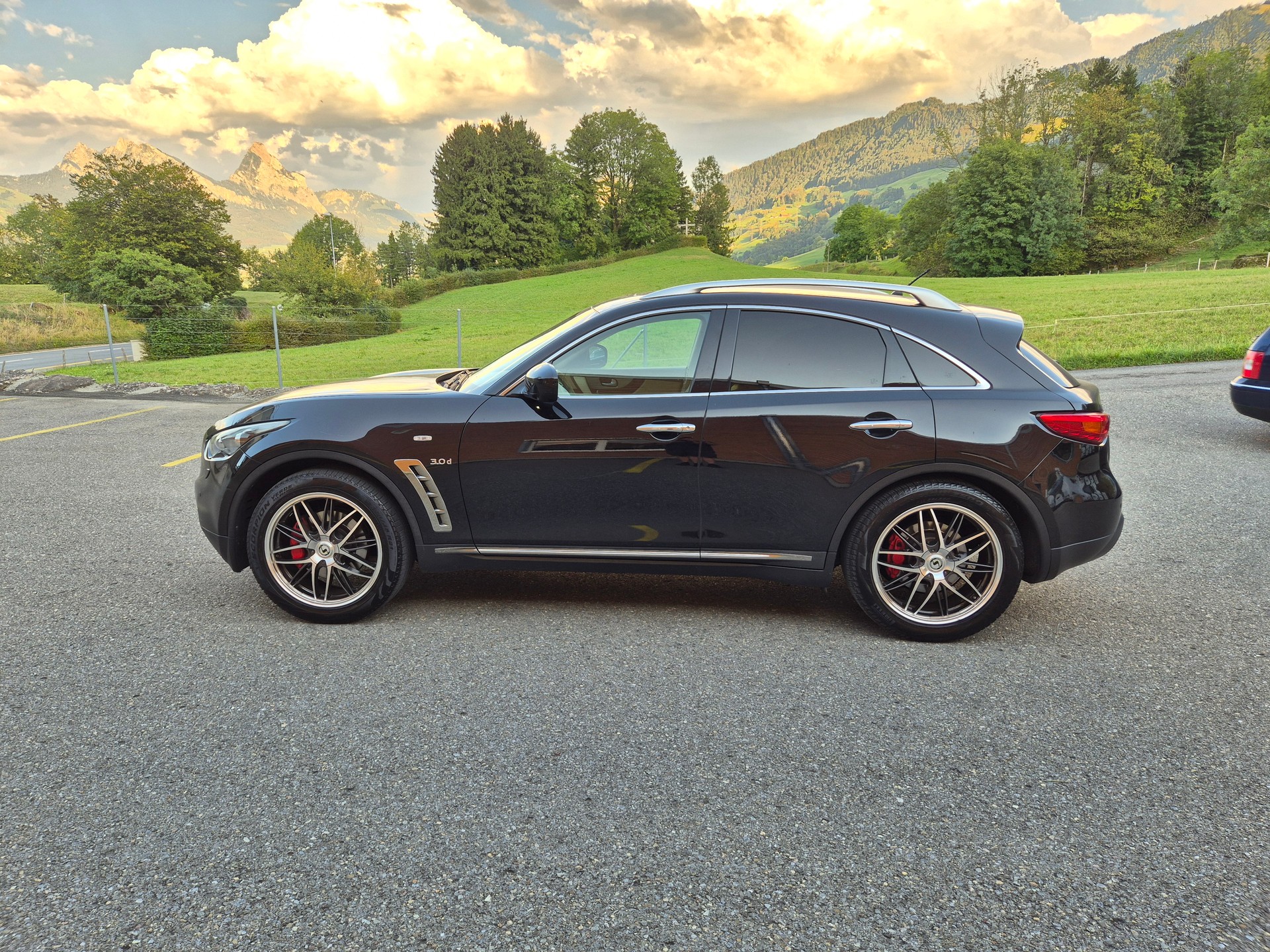 INFINITI QX70 3.0d S Premium AWD Automatic-image-1