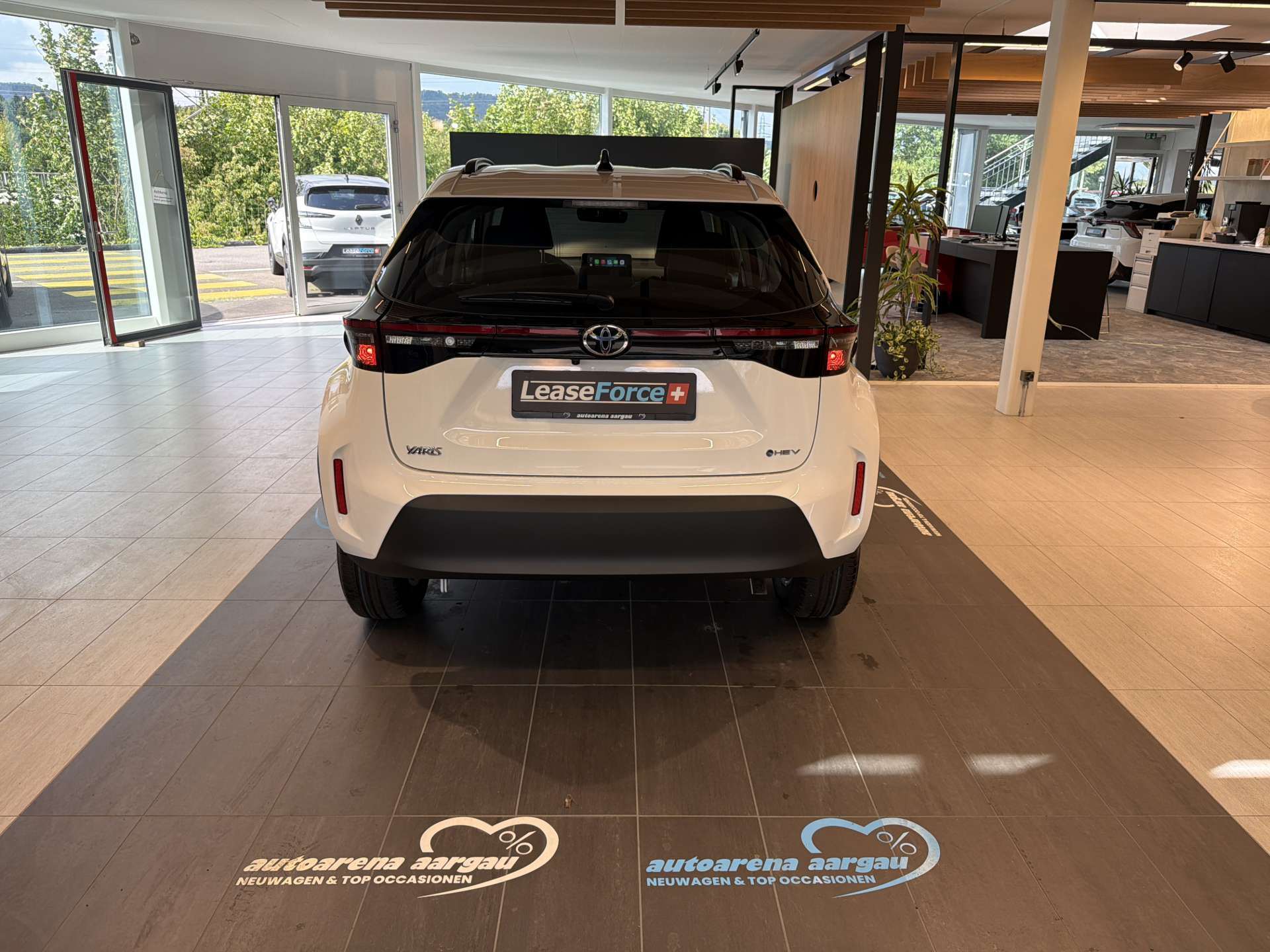 TOYOTA Yaris Cross 1.5 Comfort e-CVT Automat-image-12