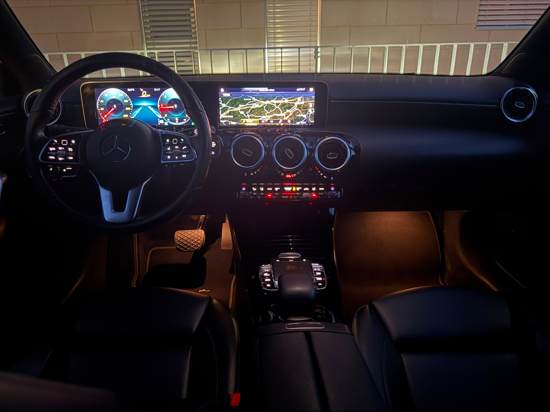 MERCEDES-BENZ A 180 d Style 7G-DCT-image-6