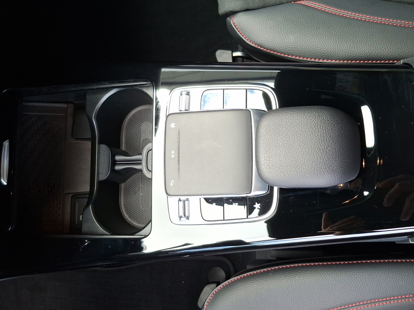 MERCEDES-BENZ CLA 220 AMG Line 7G-DCT 4Matic-image-14