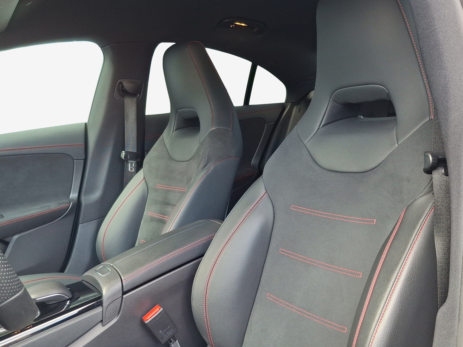 MERCEDES-BENZ CLA 220 AMG Line 7G-DCT 4Matic-image-7