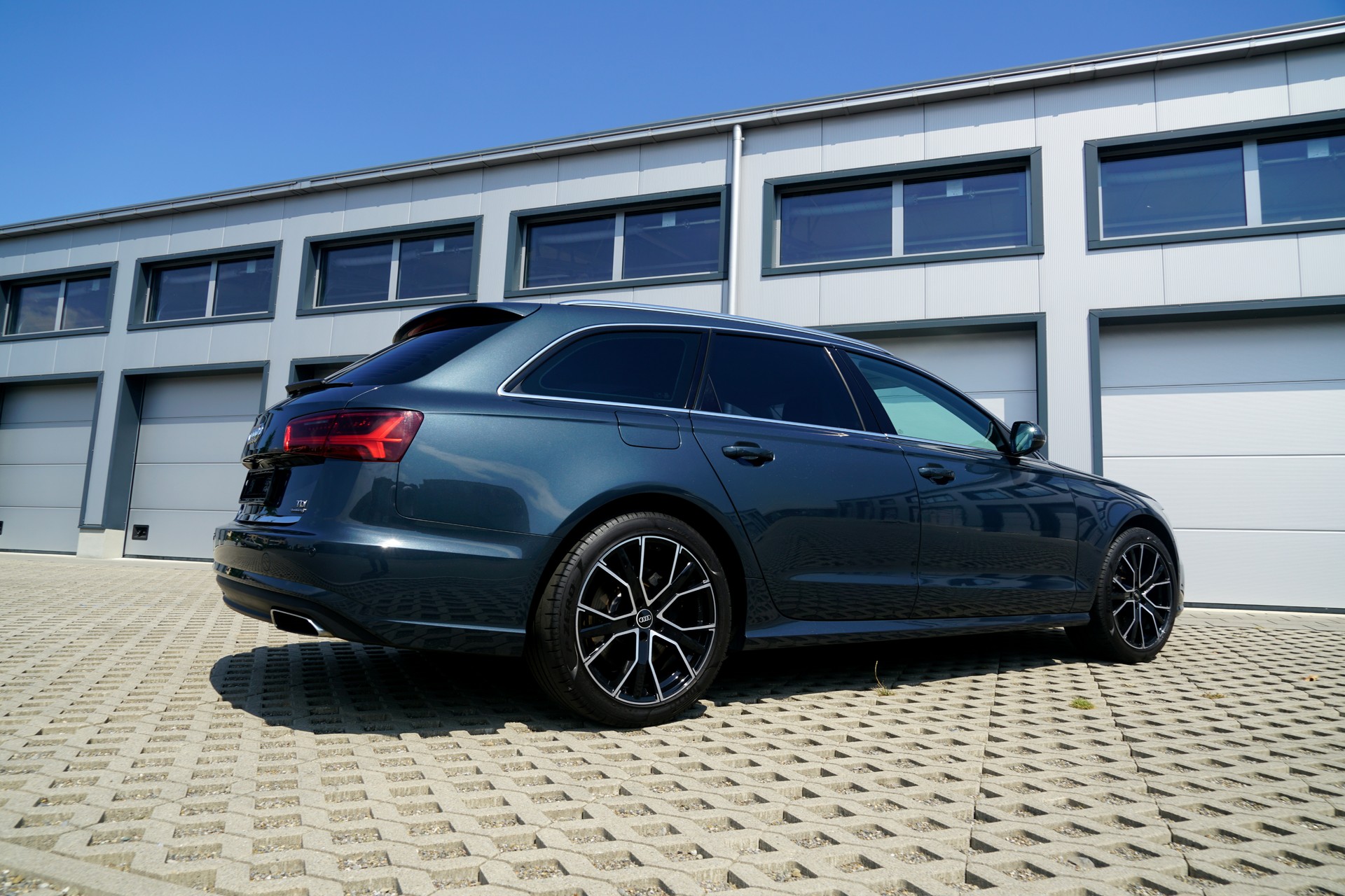 AUDI A6 Avant 3.0 TDI V6 quattro S-tronic (CH)-image-2