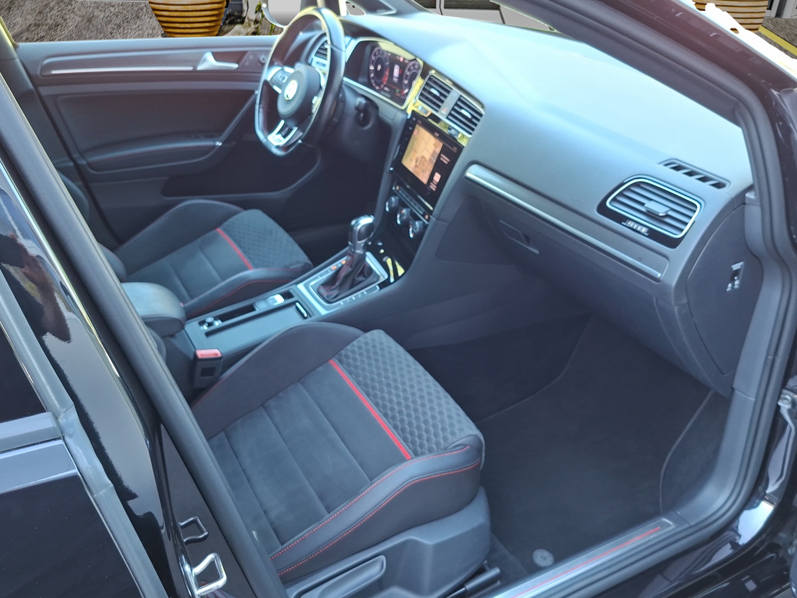 VW Golf 2.0 TSI GTI DSG-image-17