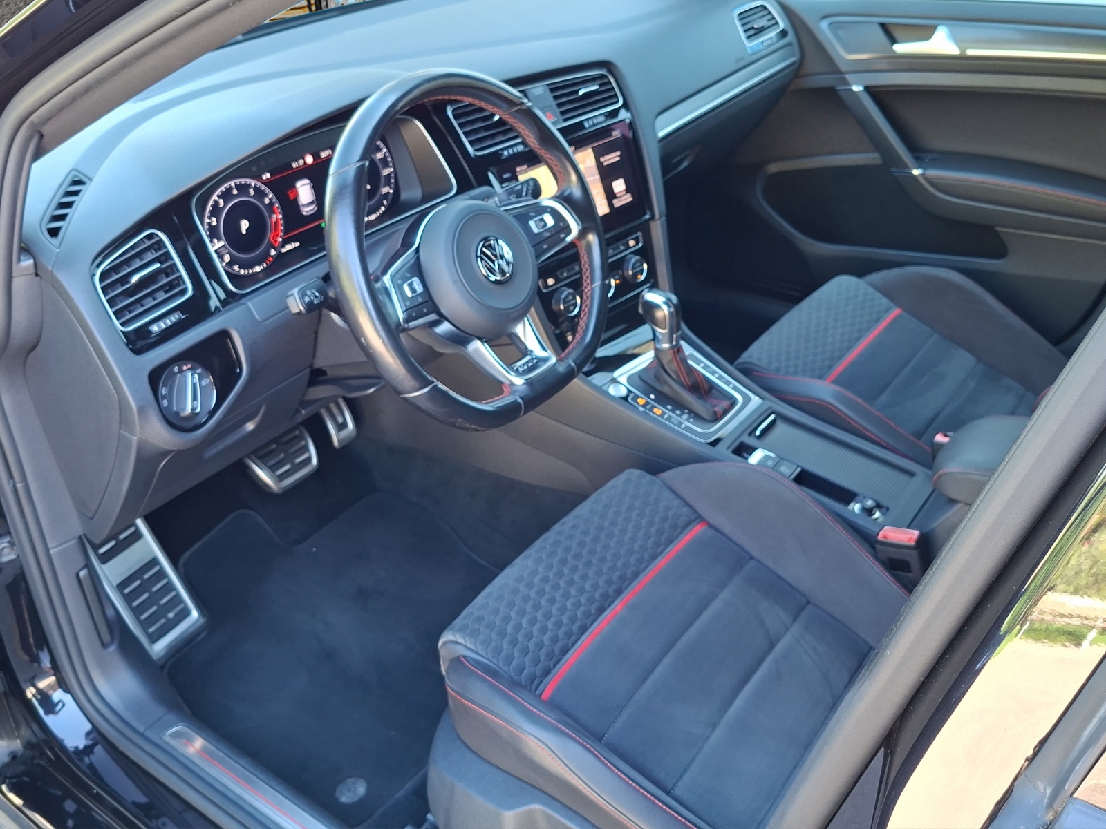 VW Golf 2.0 TSI GTI DSG-image-10