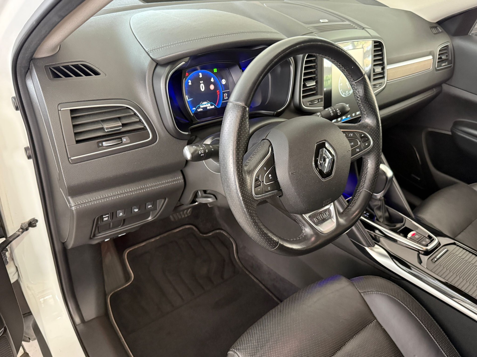 RENAULT Koleos 2.0 dCi Initial Paris 4x4 Xtronic CVT-image-9