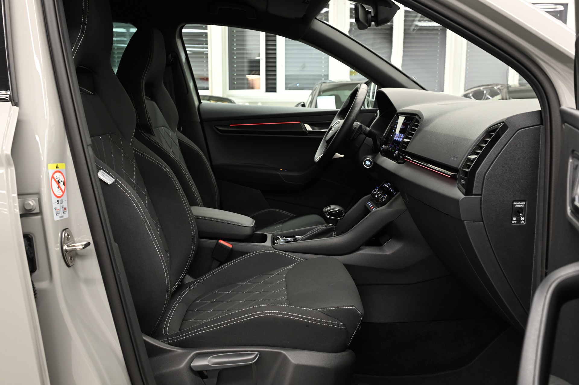 SKODA Karoq 1.5 TSI SportLine DSG-image-16