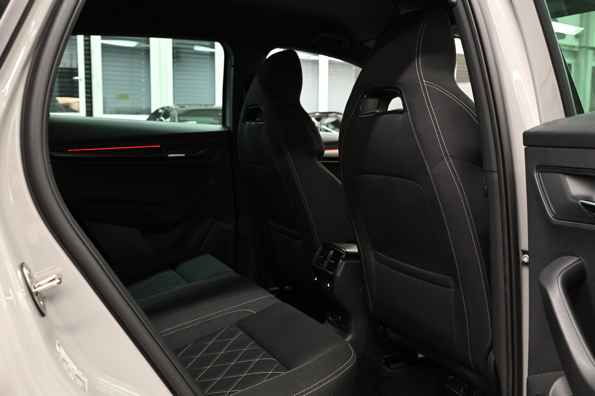 SKODA Karoq 1.5 TSI SportLine DSG-image-25