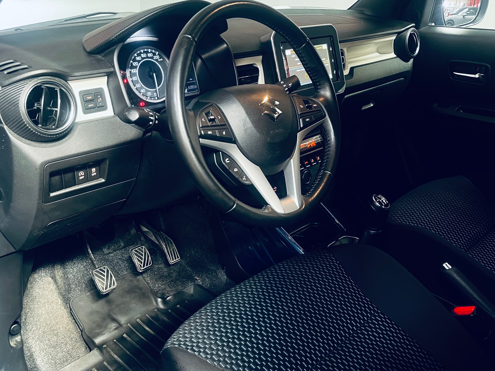 SUZUKI Ignis 1.2i Compact Top Hybrid 4x4-image-11