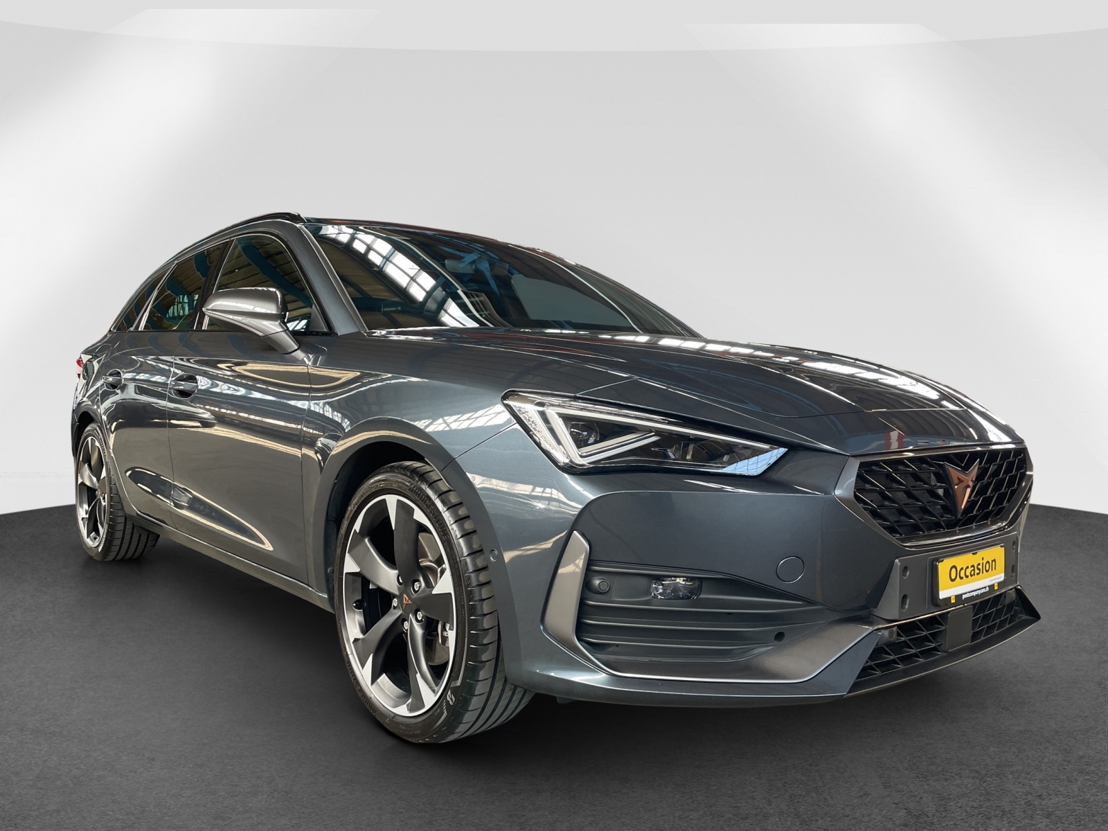 CUPRA Leon ST 2.0 TSI DSG-image-0