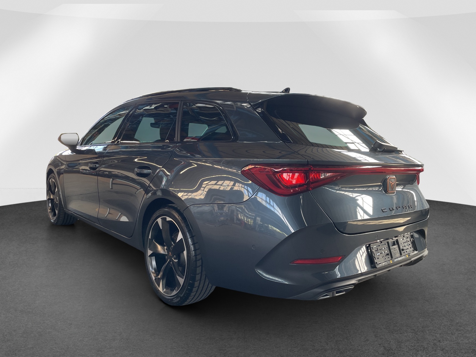 CUPRA Leon ST 2.0 TSI DSG-image-3