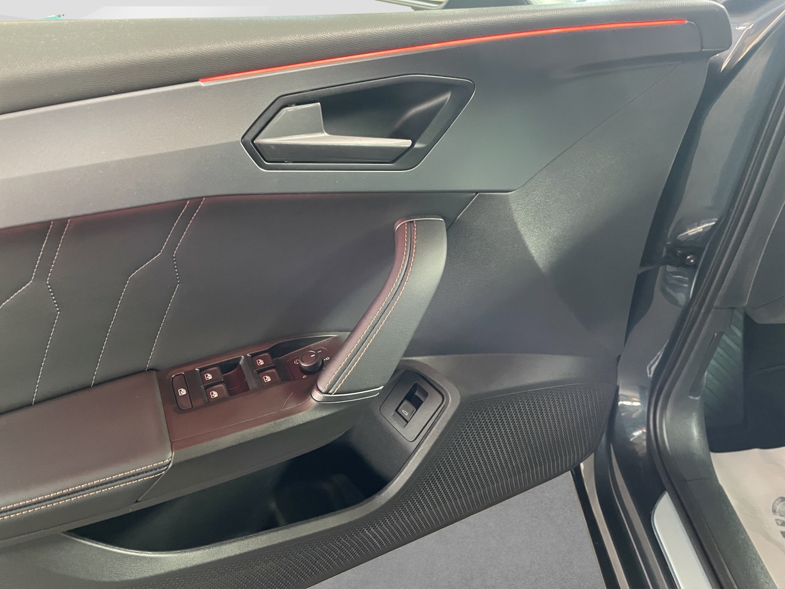 CUPRA Leon ST 2.0 TSI DSG-image-9