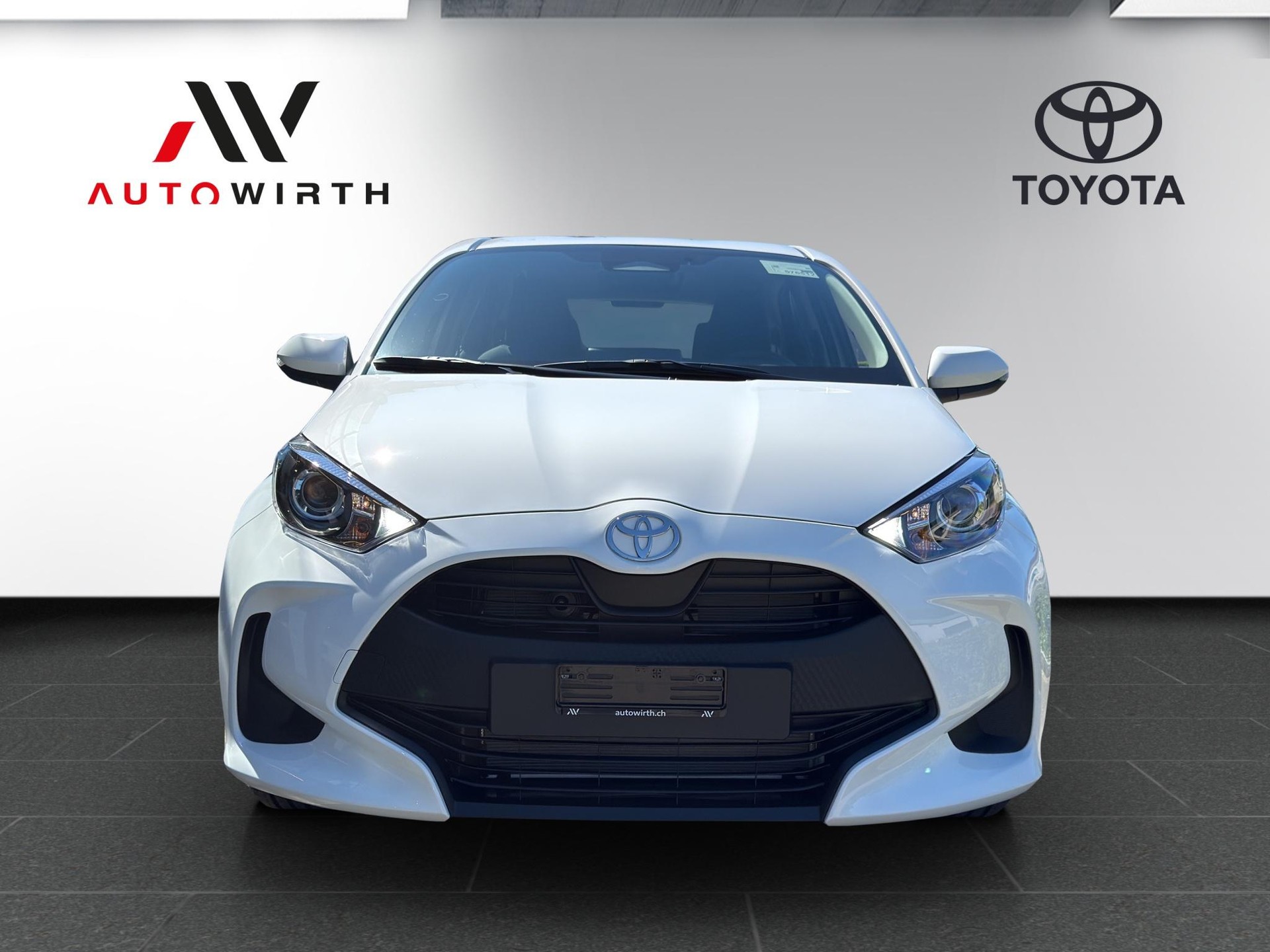 TOYOTA Yaris 1.5 VVT-i HSD Comfort-image-1