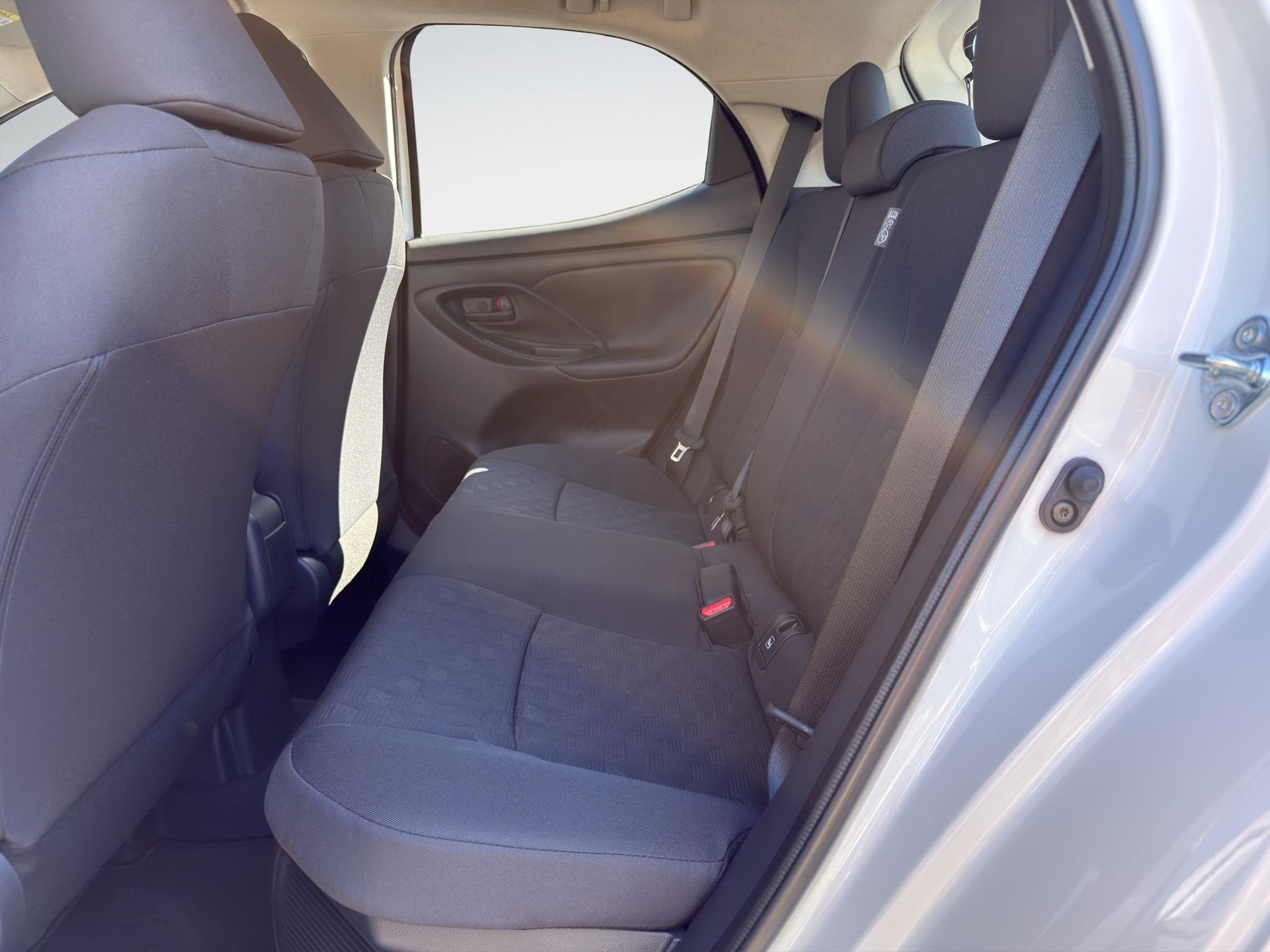 TOYOTA Yaris 1.5 VVT-i HSD Comfort-image-14