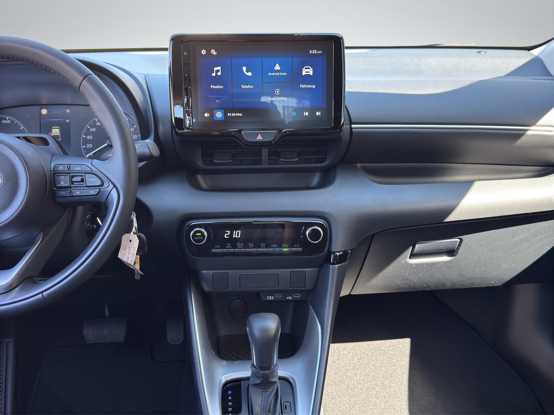 TOYOTA Yaris 1.5 VVT-i HSD Comfort-image-12