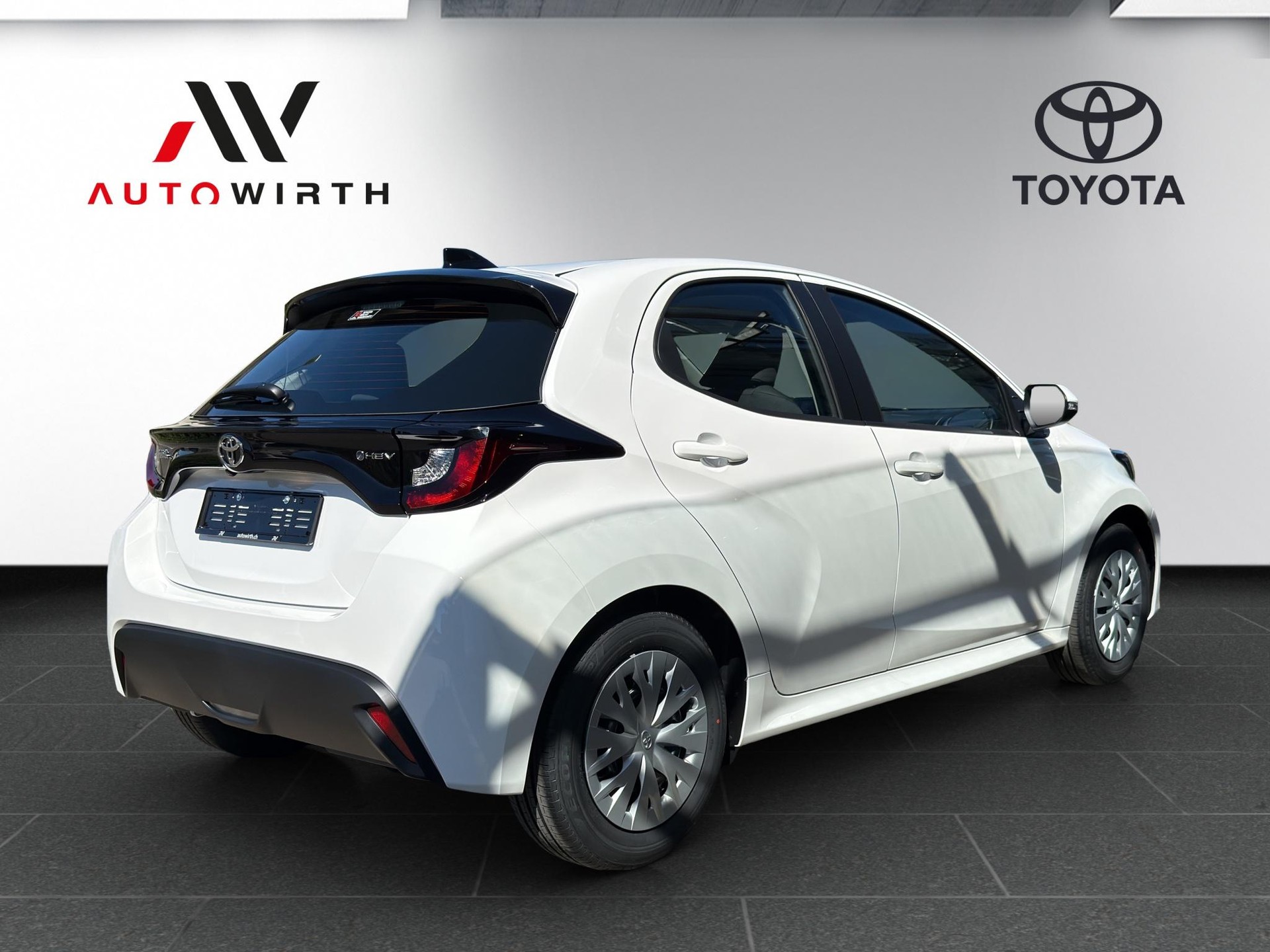 TOYOTA Yaris 1.5 VVT-i HSD Comfort-image-4