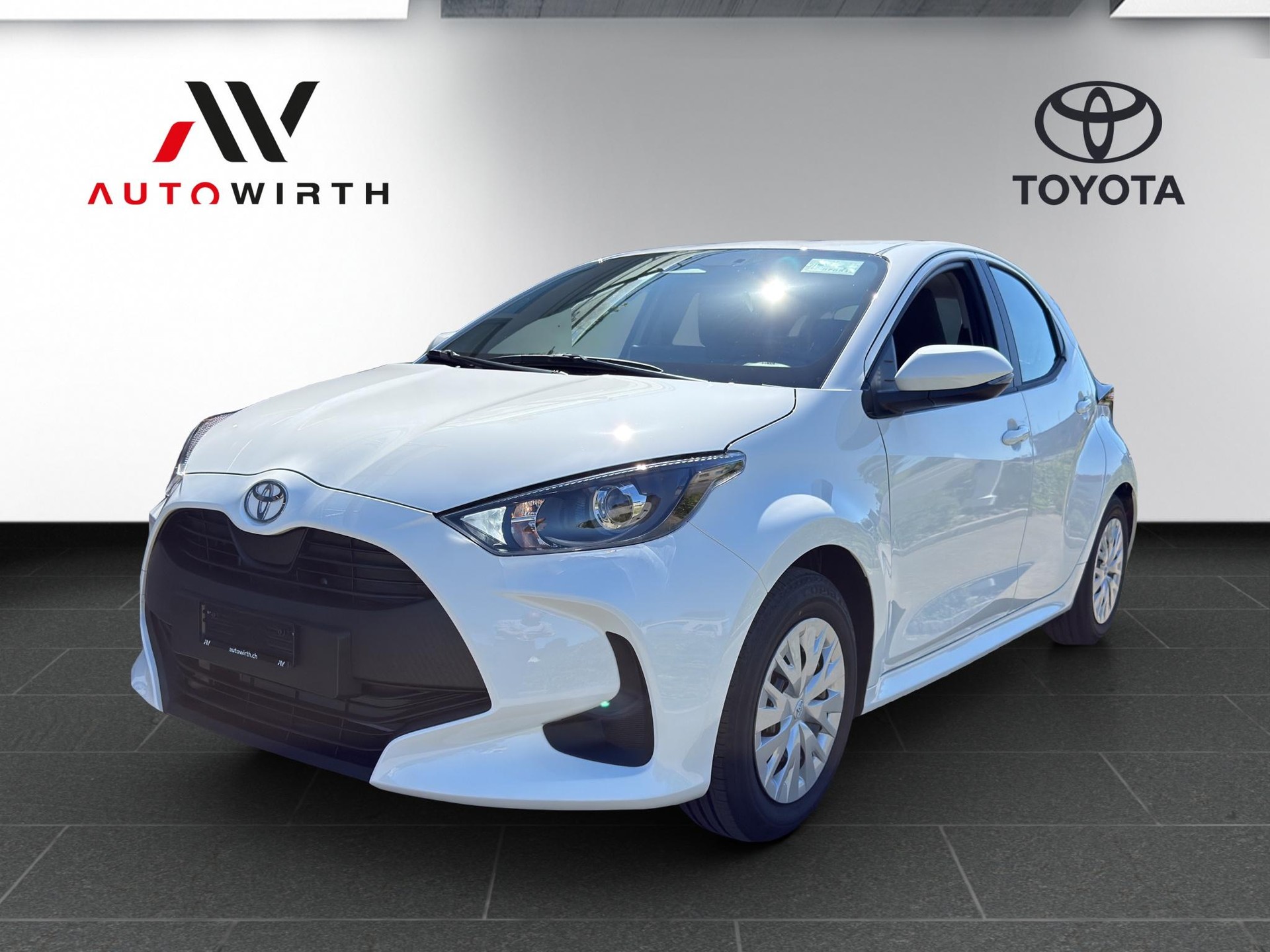 TOYOTA Yaris 1.5 VVT-i HSD Comfort