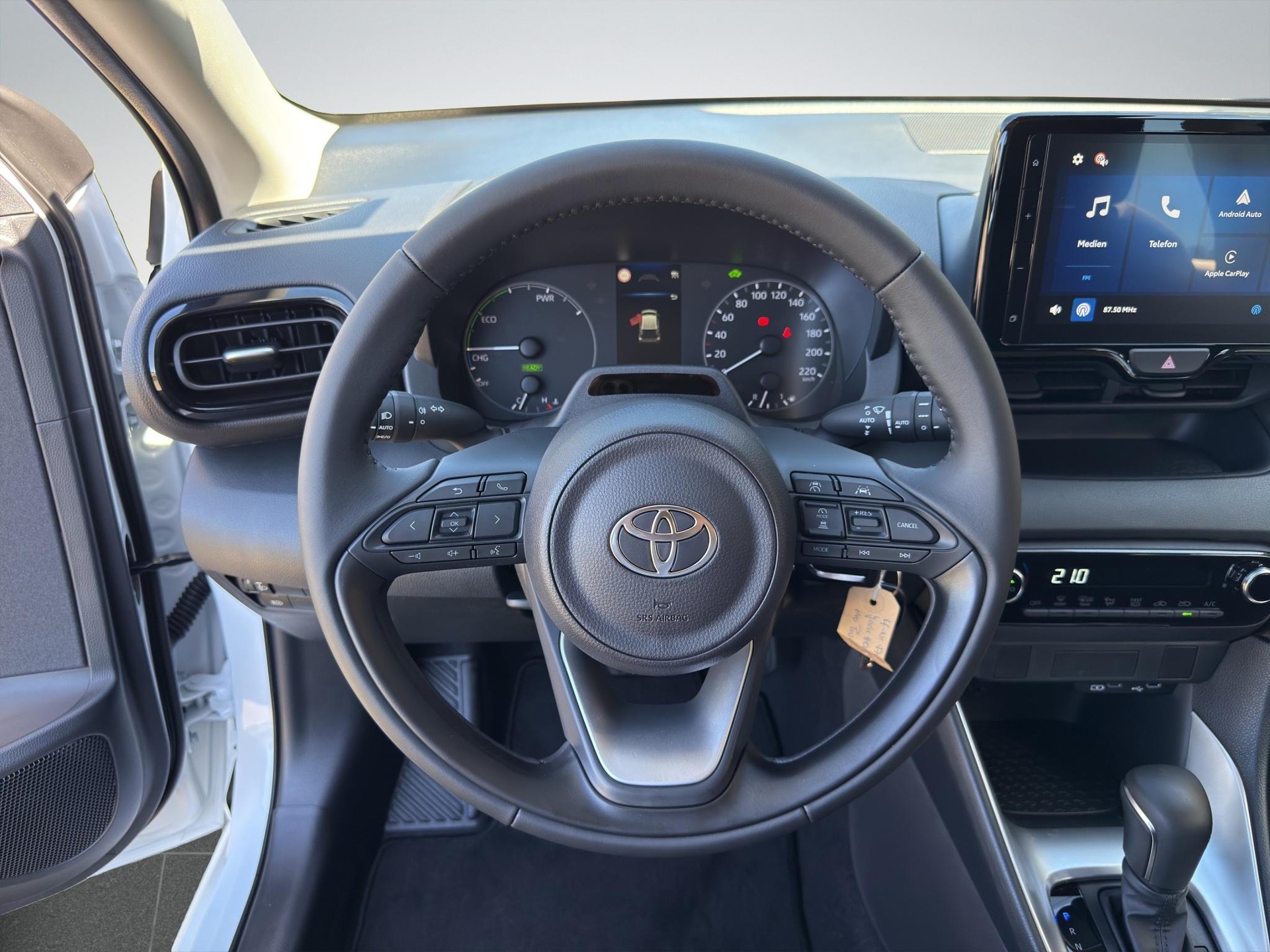 TOYOTA Yaris 1.5 VVT-i HSD Comfort-image-9