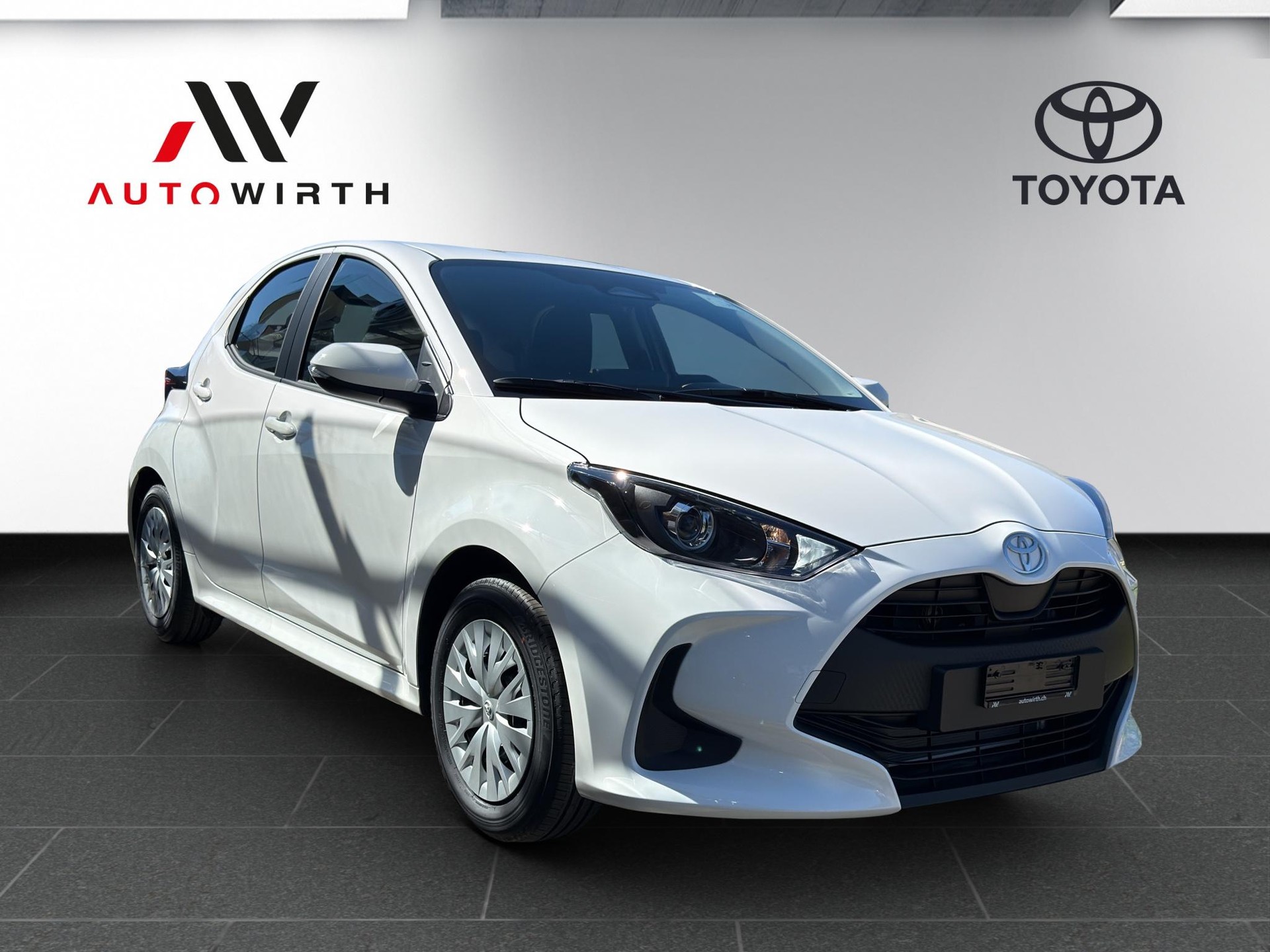 TOYOTA Yaris 1.5 VVT-i HSD Comfort-image-2